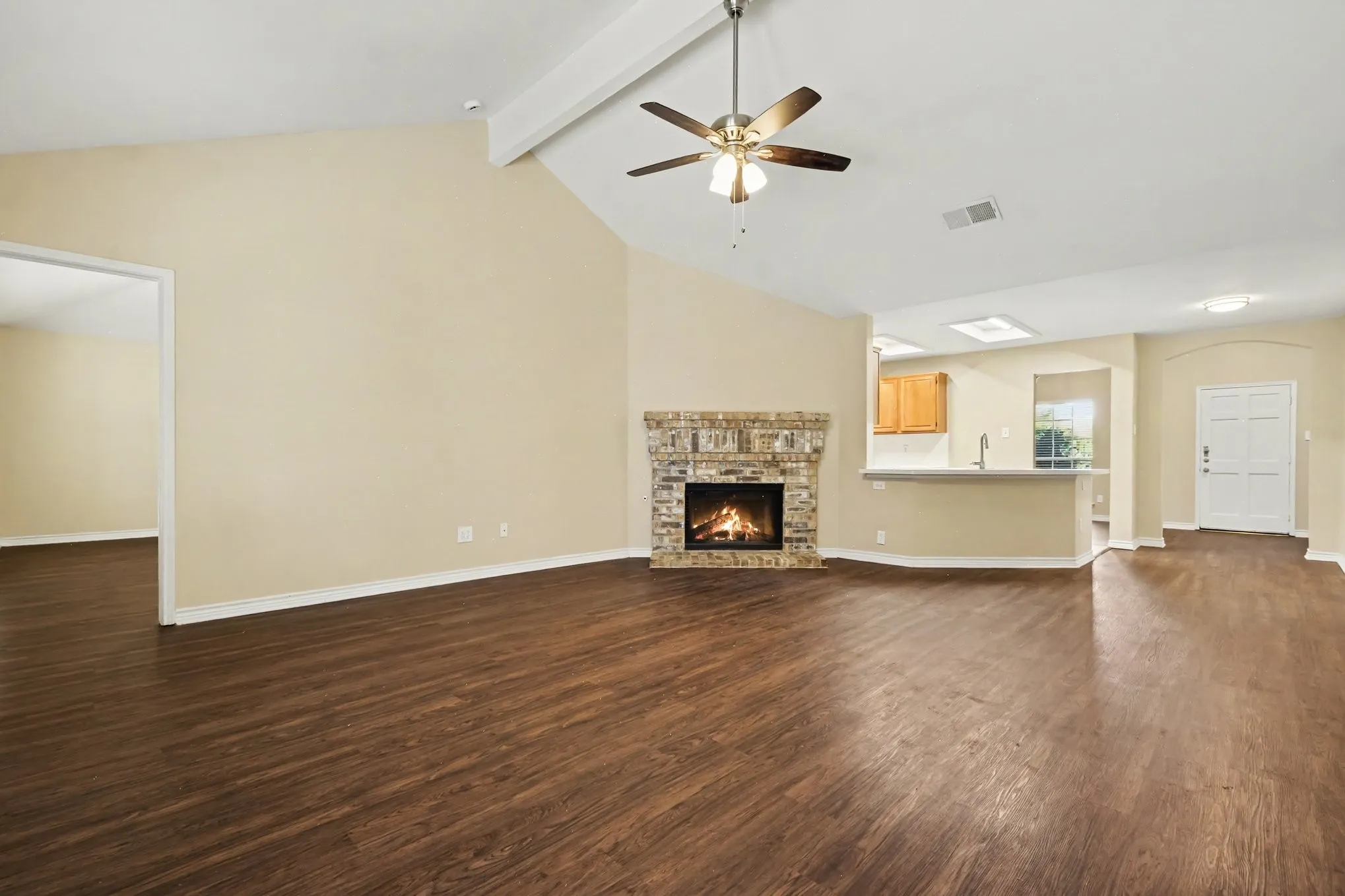 Single Family Residence For Sale in Denton County , 737 Oak Dale Avenue, Lake Dallas, Texas 75065, 3 Bedroom, 2 Bathroom, 2 Garage spaces, 2,006 Sqft, built in 1994, mls#21390119, Real Estate Agent in Lake Dallas, Homes For Sale in Denton county, Homes For Sale in Lake Dallas, Realtor in Lake Dallas Texas, Real Estate Brokerage Independent Realty Texas, Luminita Cordes Realtor