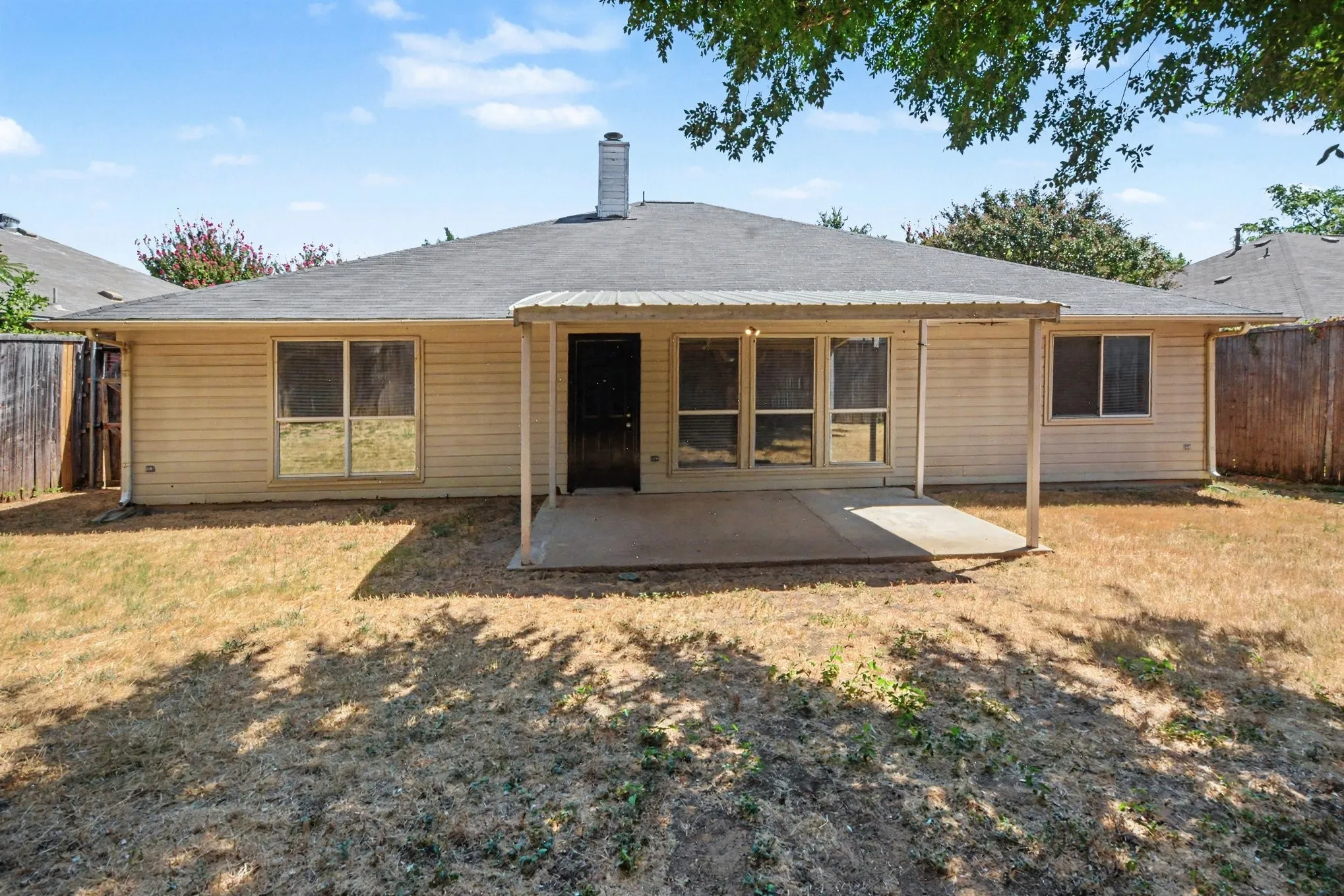 Single Family Residence For Sale in Denton County , 737 Oak Dale Avenue, Lake Dallas, Texas 75065, 3 Bedroom, 2 Bathroom, 2 Garage spaces, 2,006 Sqft, built in 1994, mls#21390119, Real Estate Agent in Lake Dallas, Homes For Sale in Denton county, Homes For Sale in Lake Dallas, Realtor in Lake Dallas Texas, Real Estate Brokerage Independent Realty Texas, Luminita Cordes Realtor