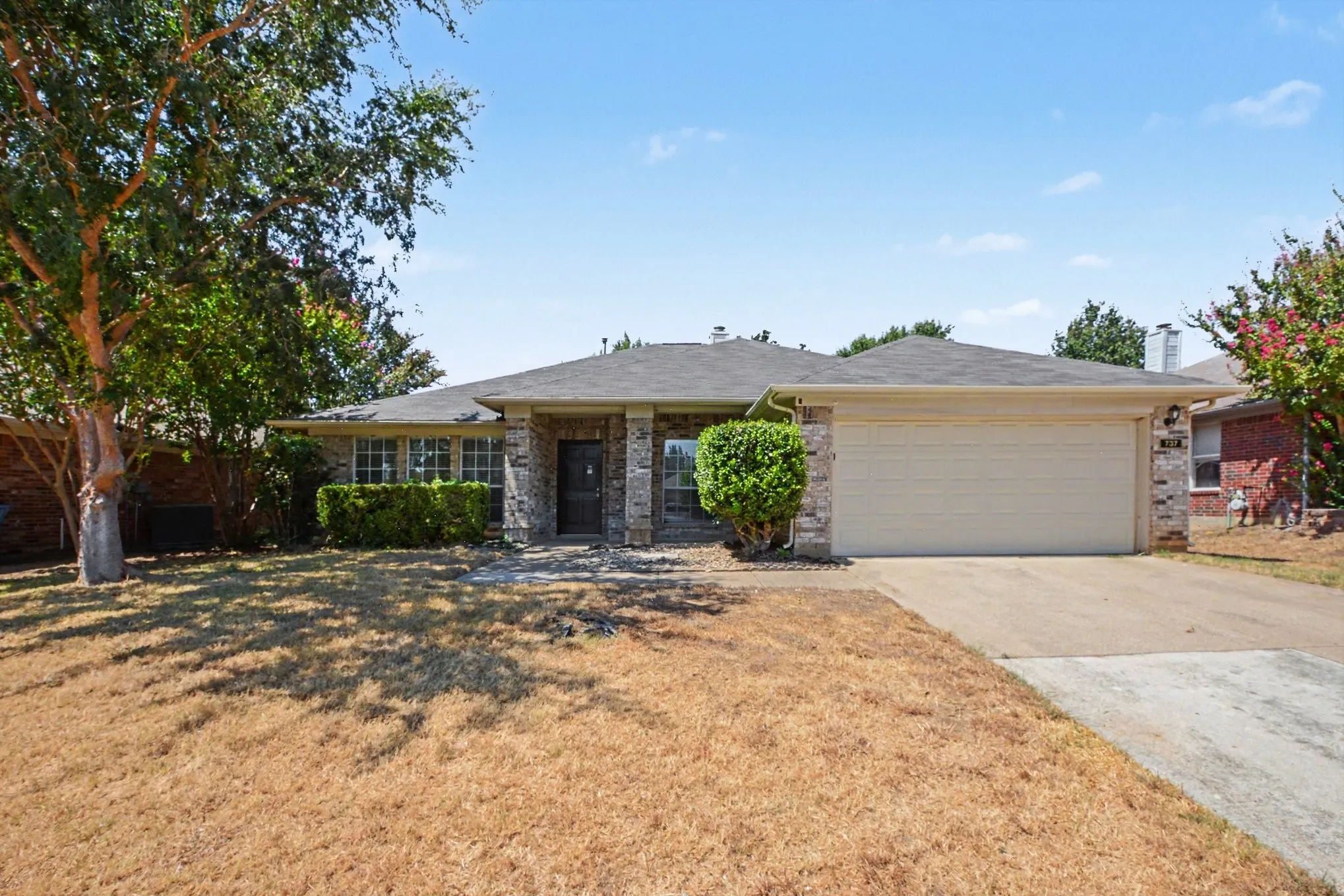 Single Family Residence For Sale in Denton County , 737 Oak Dale Avenue, Lake Dallas, Texas 75065, 3 Bedroom, 2 Bathroom, 2 Garage spaces, 2,006 Sqft, built in 1994, mls#21390119, Real Estate Agent in Lake Dallas, Homes For Sale in Denton county, Homes For Sale in Lake Dallas, Realtor in Lake Dallas Texas, Real Estate Brokerage Independent Realty Texas, Luminita Cordes Realtor