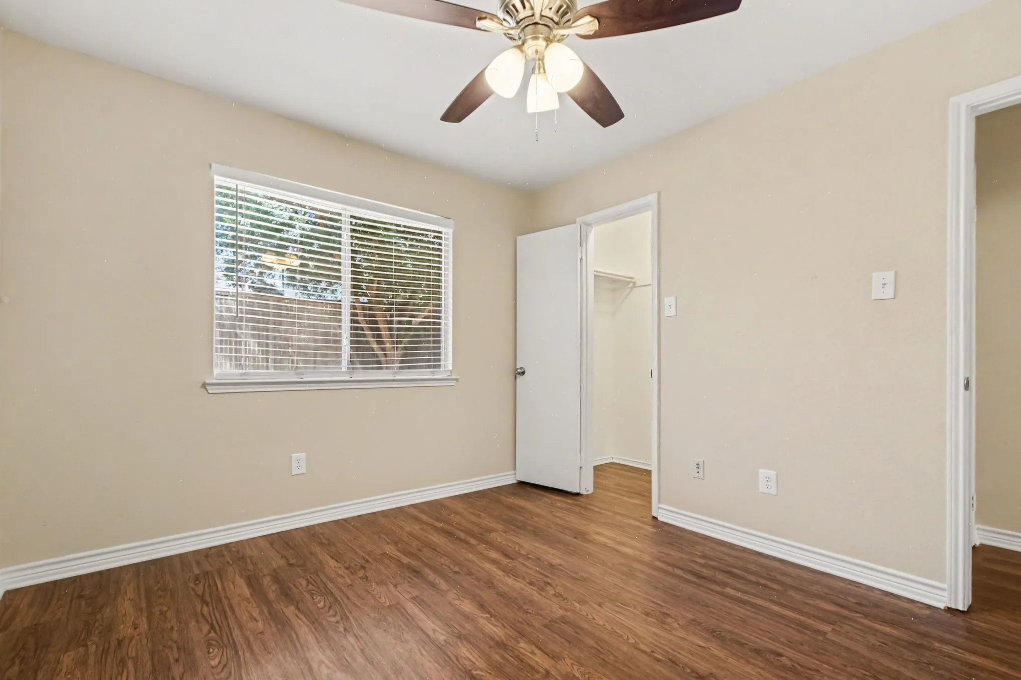 Single Family Residence For Sale in Denton County , 737 Oak Dale Avenue, Lake Dallas, Texas 75065, 3 Bedroom, 2 Bathroom, 2 Garage spaces, 2,006 Sqft, built in 1994, mls#21390119, Real Estate Agent in Lake Dallas, Homes For Sale in Denton county, Homes For Sale in Lake Dallas, Realtor in Lake Dallas Texas, Real Estate Brokerage Independent Realty Texas, Luminita Cordes Realtor