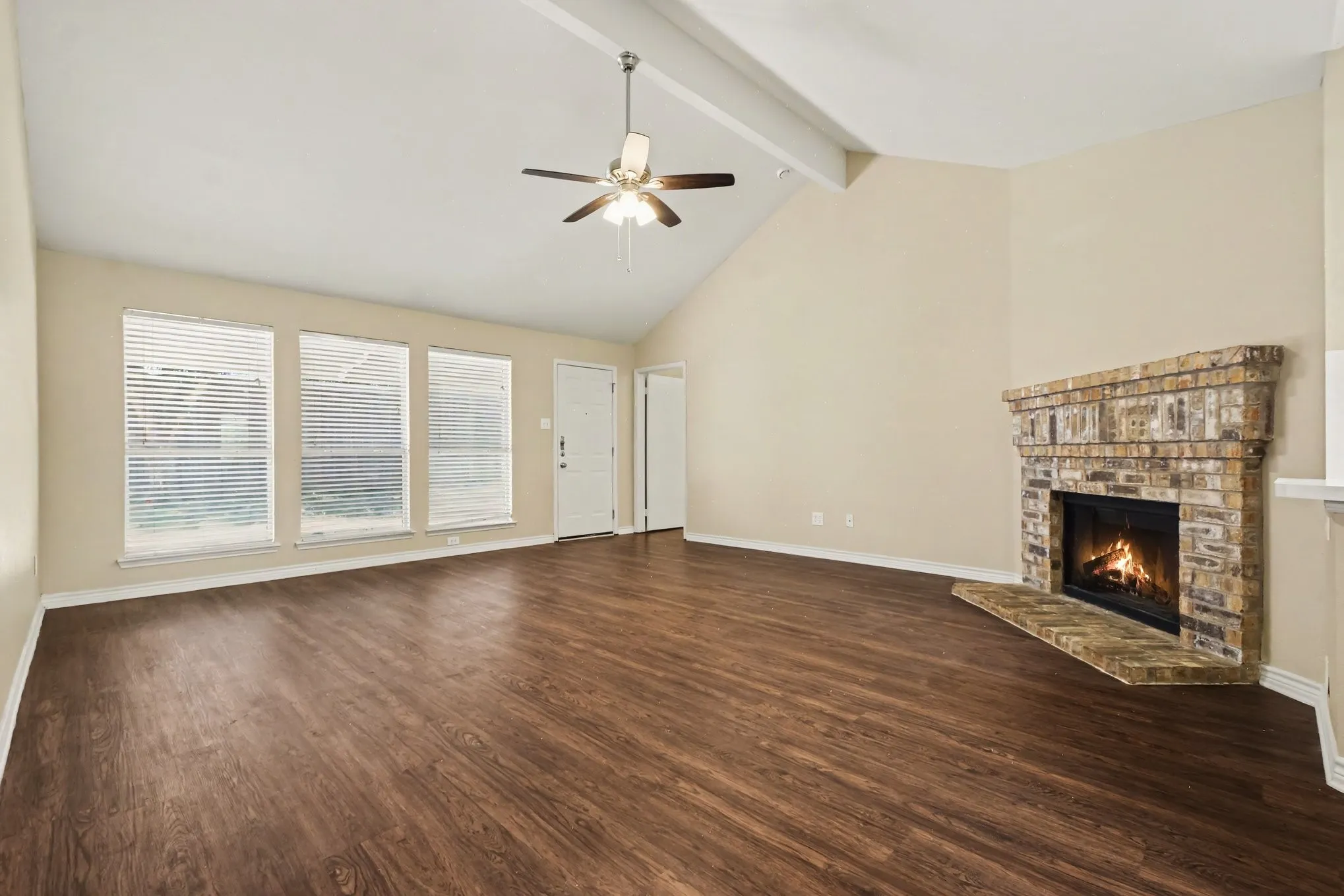Single Family Residence For Sale in Denton County , 737 Oak Dale Avenue, Lake Dallas, Texas 75065, 3 Bedroom, 2 Bathroom, 2 Garage spaces, 2,006 Sqft, built in 1994, mls#21390119, Real Estate Agent in Lake Dallas, Homes For Sale in Denton county, Homes For Sale in Lake Dallas, Realtor in Lake Dallas Texas, Real Estate Brokerage Independent Realty Texas, Luminita Cordes Realtor