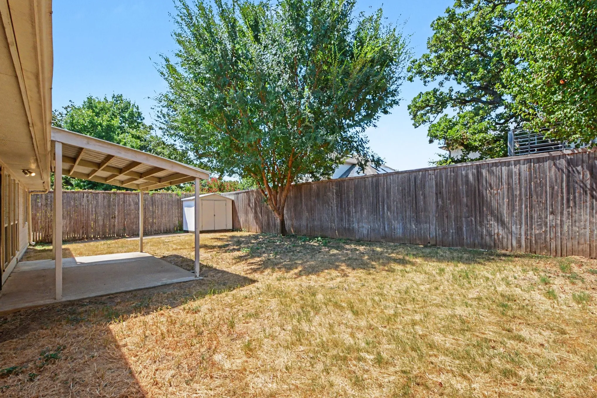 Single Family Residence For Sale in Denton County , 737 Oak Dale Avenue, Lake Dallas, Texas 75065, 3 Bedroom, 2 Bathroom, 2 Garage spaces, 2,006 Sqft, built in 1994, mls#21390119, Real Estate Agent in Lake Dallas, Homes For Sale in Denton county, Homes For Sale in Lake Dallas, Realtor in Lake Dallas Texas, Real Estate Brokerage Independent Realty Texas, Luminita Cordes Realtor