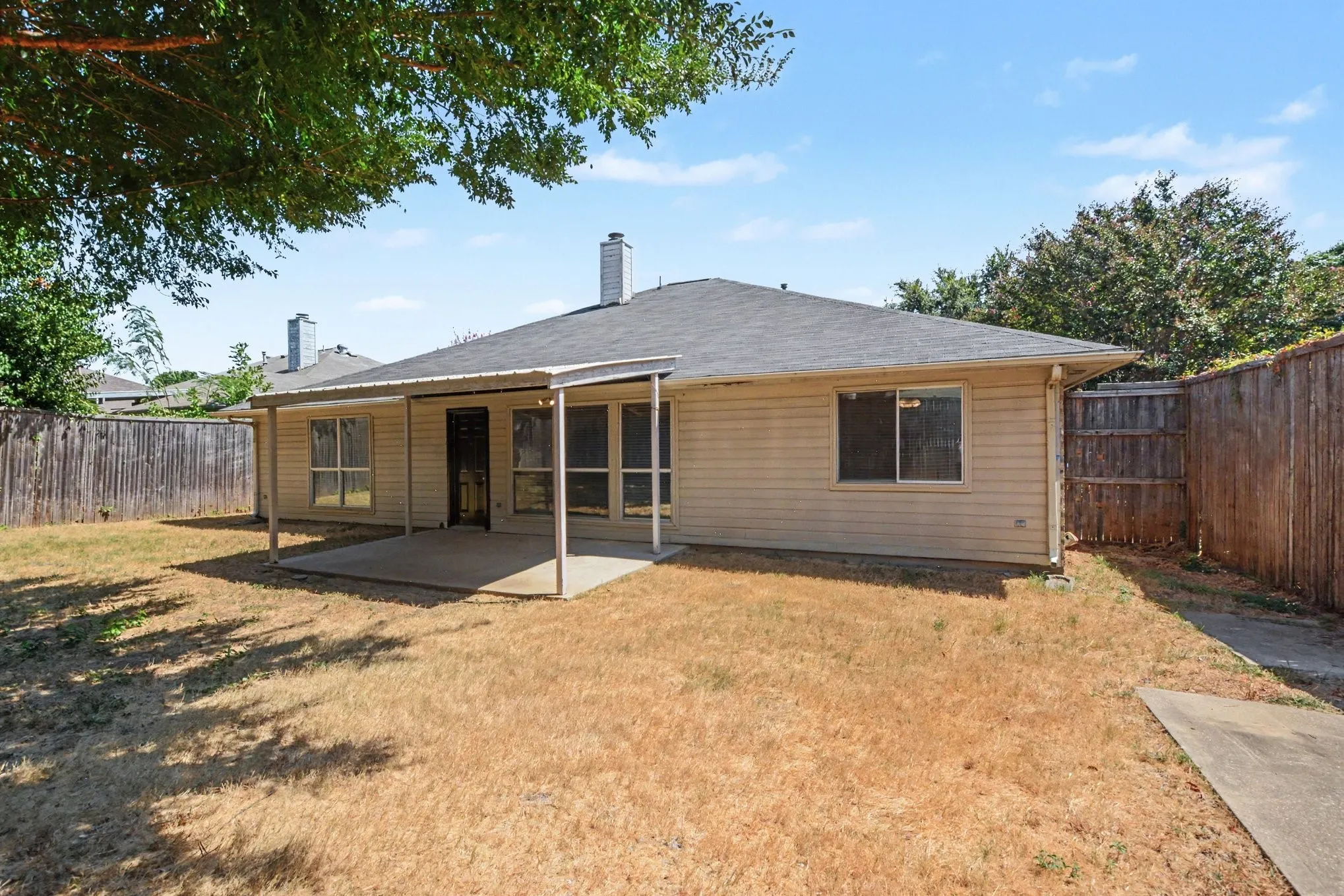 Single Family Residence For Sale in Denton County , 737 Oak Dale Avenue, Lake Dallas, Texas 75065, 3 Bedroom, 2 Bathroom, 2 Garage spaces, 2,006 Sqft, built in 1994, mls#21390119, Real Estate Agent in Lake Dallas, Homes For Sale in Denton county, Homes For Sale in Lake Dallas, Realtor in Lake Dallas Texas, Real Estate Brokerage Independent Realty Texas, Luminita Cordes Realtor