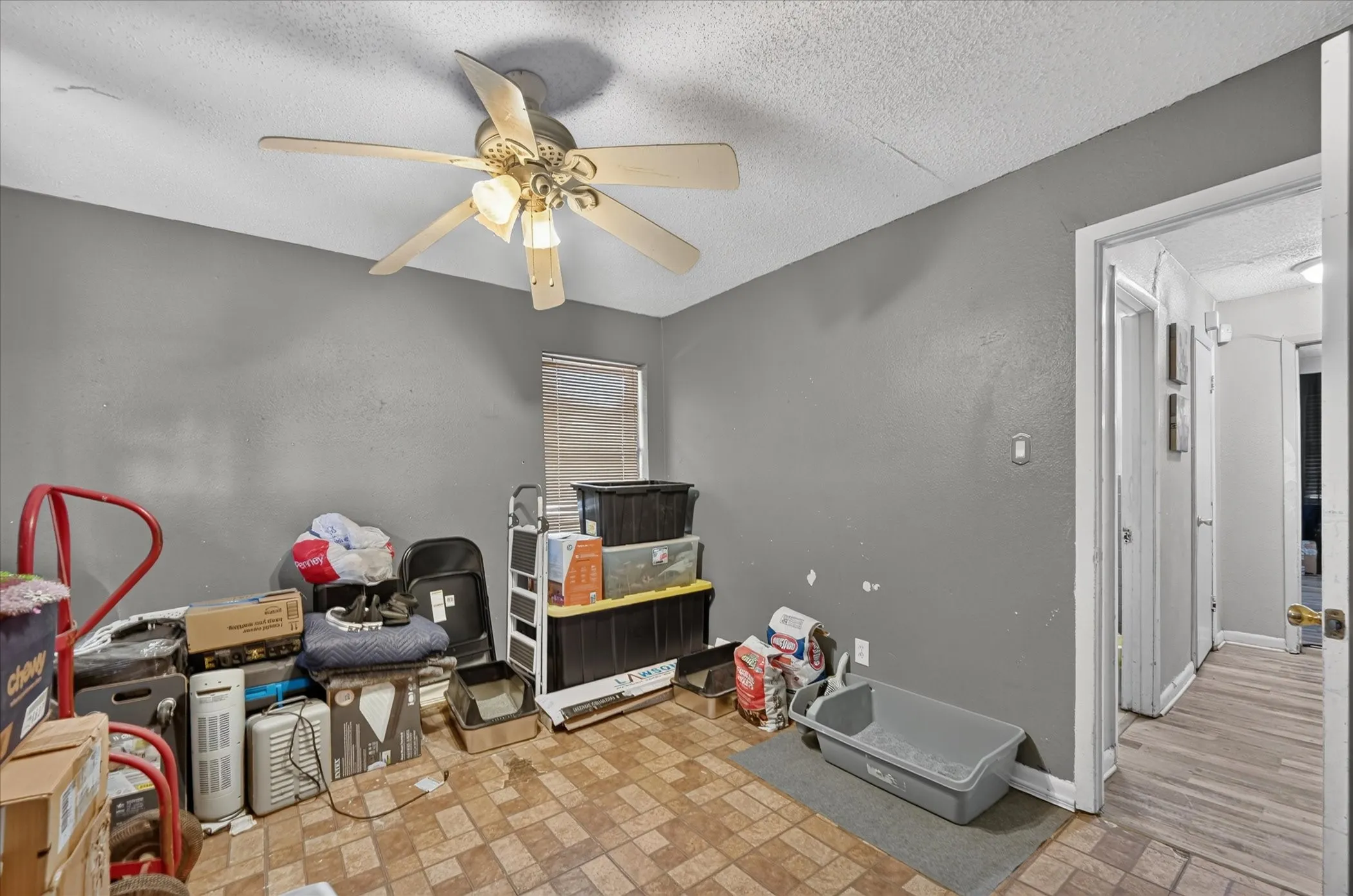 Single Family Residence For Sale in Dallas County , 3320 Shorewood Drive, Mesquite, Texas 75150, 4 Bedroom, 2 Bathroom, Garage spaces, 1,802 Sqft, built in 1959, mls#21394557, Real Estate Agent in Mesquite, Homes For Sale in Dallas county, Homes For Sale in Mesquite, Realtor in Mesquite Texas, Real Estate Brokerage Independent Realty Texas, Luminita Cordes Realtor