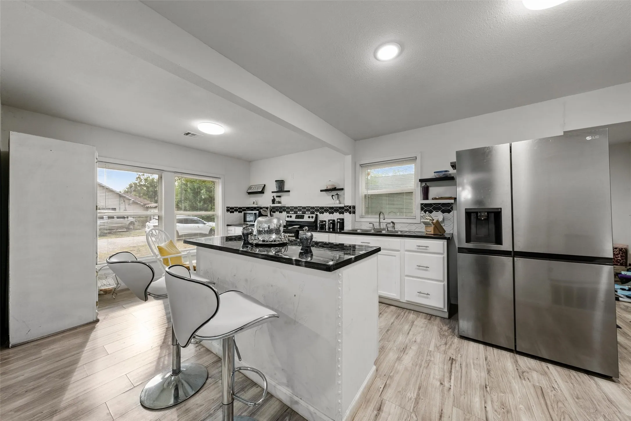 Single Family Residence For Sale in Mc Lennan County , 1401 Texas Avenue, Mart, Texas 76664, 3 Bedroom, 1 Bathroom, 1 Garage spaces, 1,404 Sqft, built in 1960, mls#21393370, Real Estate Agent in Mart, Homes For Sale in Mc Lennan county, Homes For Sale in Mart, Realtor in Mart Texas, Real Estate Brokerage Independent Realty Texas, Luminita Cordes Realtor