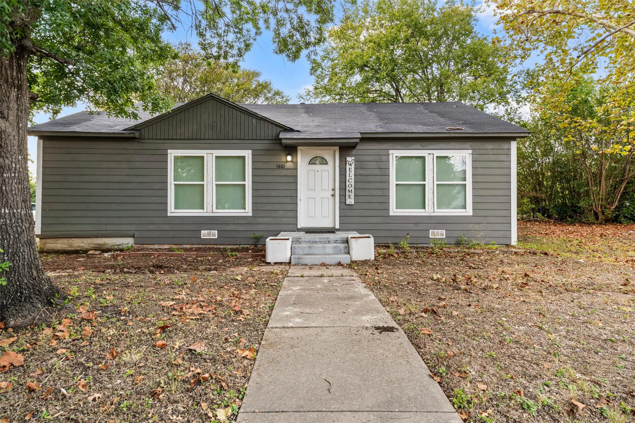 Single Family Residence For Sale in Mc Lennan County , 1401 Texas Avenue, Mart, Texas 76664, 3 Bedroom, 1 Bathroom, 1 Garage spaces, 1,404 Sqft, built in 1960, mls#21393370, Real Estate Agent in Mart, Homes For Sale in Mc Lennan county, Homes For Sale in Mart, Realtor in Mart Texas, Real Estate Brokerage Independent Realty Texas, Luminita Cordes Realtor