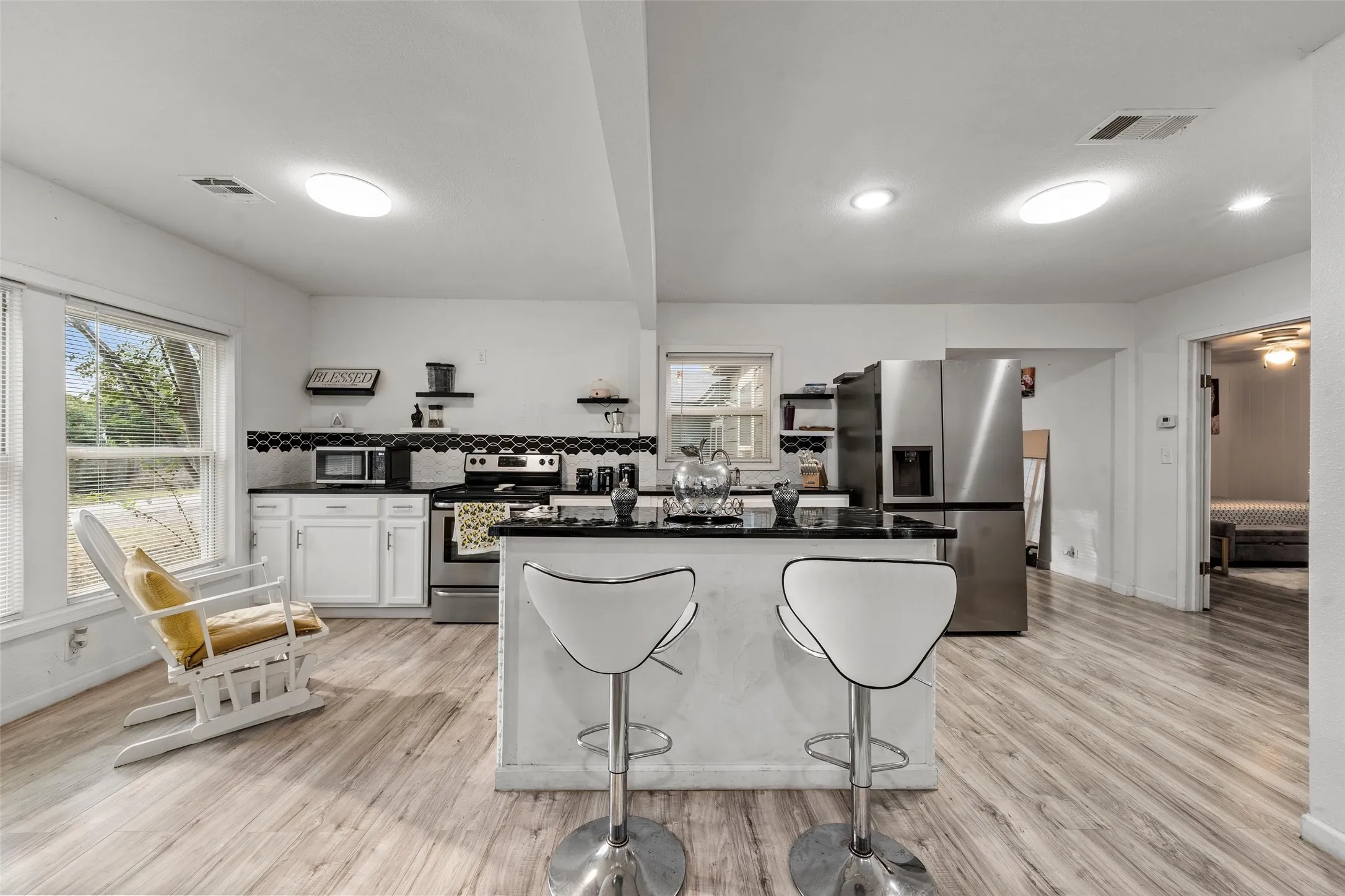 Single Family Residence For Sale in Mc Lennan County , 1401 Texas Avenue, Mart, Texas 76664, 3 Bedroom, 1 Bathroom, 1 Garage spaces, 1,404 Sqft, built in 1960, mls#21393370, Real Estate Agent in Mart, Homes For Sale in Mc Lennan county, Homes For Sale in Mart, Realtor in Mart Texas, Real Estate Brokerage Independent Realty Texas, Luminita Cordes Realtor