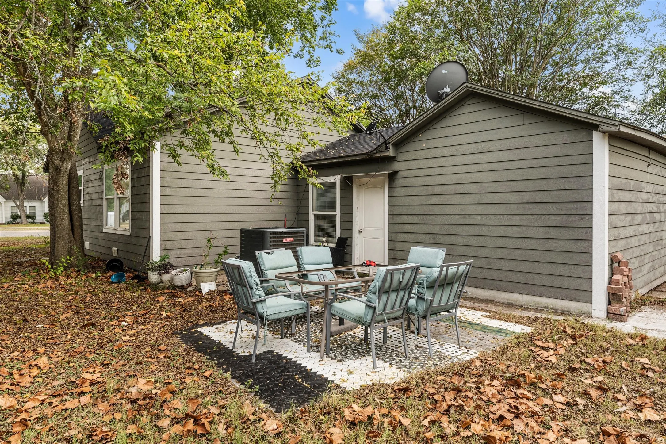 Single Family Residence For Sale in Mc Lennan County , 1401 Texas Avenue, Mart, Texas 76664, 3 Bedroom, 1 Bathroom, 1 Garage spaces, 1,404 Sqft, built in 1960, mls#21393370, Real Estate Agent in Mart, Homes For Sale in Mc Lennan county, Homes For Sale in Mart, Realtor in Mart Texas, Real Estate Brokerage Independent Realty Texas, Luminita Cordes Realtor