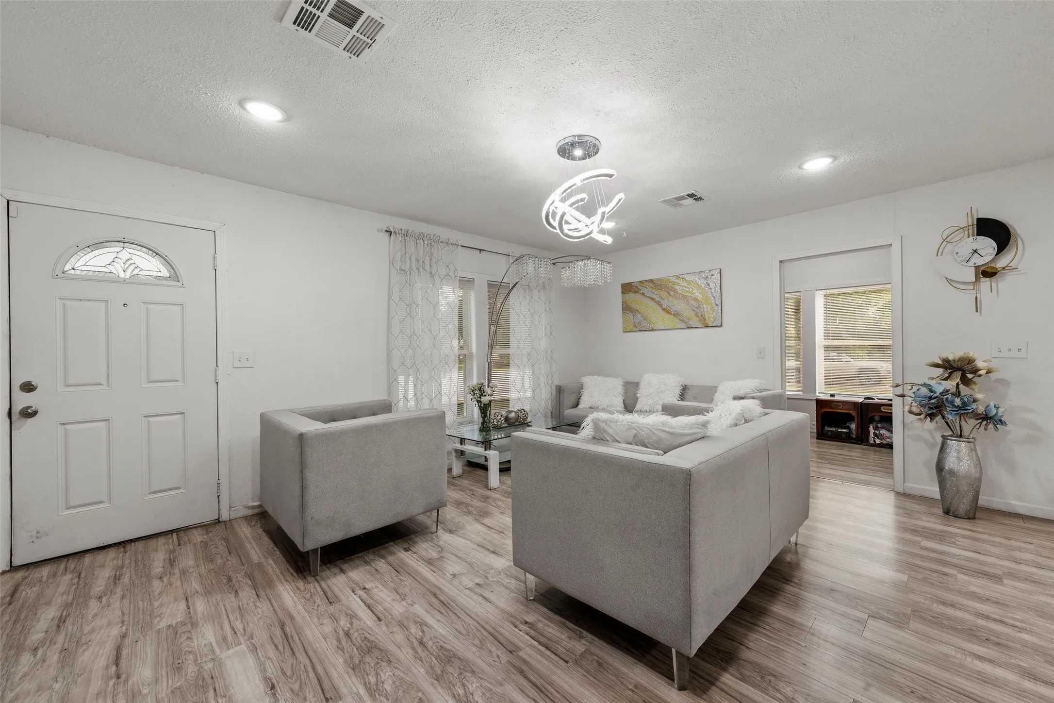 Single Family Residence For Sale in Mc Lennan County , 1401 Texas Avenue, Mart, Texas 76664, 3 Bedroom, 1 Bathroom, 1 Garage spaces, 1,404 Sqft, built in 1960, mls#21393370, Real Estate Agent in Mart, Homes For Sale in Mc Lennan county, Homes For Sale in Mart, Realtor in Mart Texas, Real Estate Brokerage Independent Realty Texas, Luminita Cordes Realtor