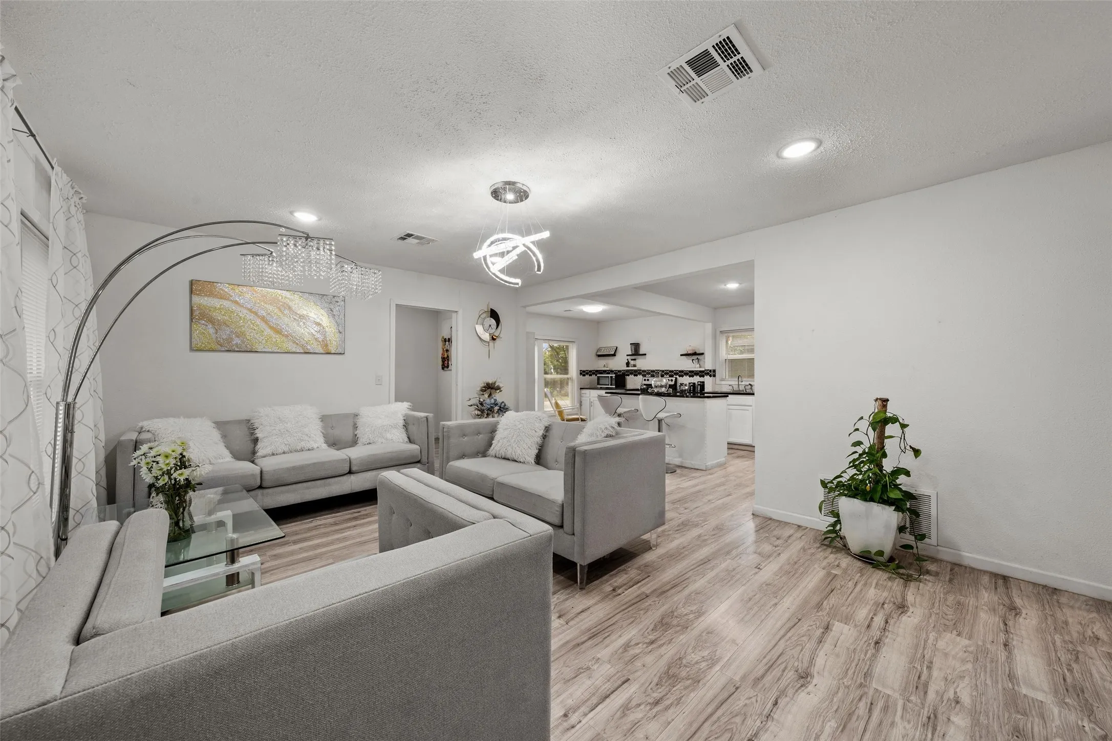 Single Family Residence For Sale in Mc Lennan County , 1401 Texas Avenue, Mart, Texas 76664, 3 Bedroom, 1 Bathroom, 1 Garage spaces, 1,404 Sqft, built in 1960, mls#21393370, Real Estate Agent in Mart, Homes For Sale in Mc Lennan county, Homes For Sale in Mart, Realtor in Mart Texas, Real Estate Brokerage Independent Realty Texas, Luminita Cordes Realtor