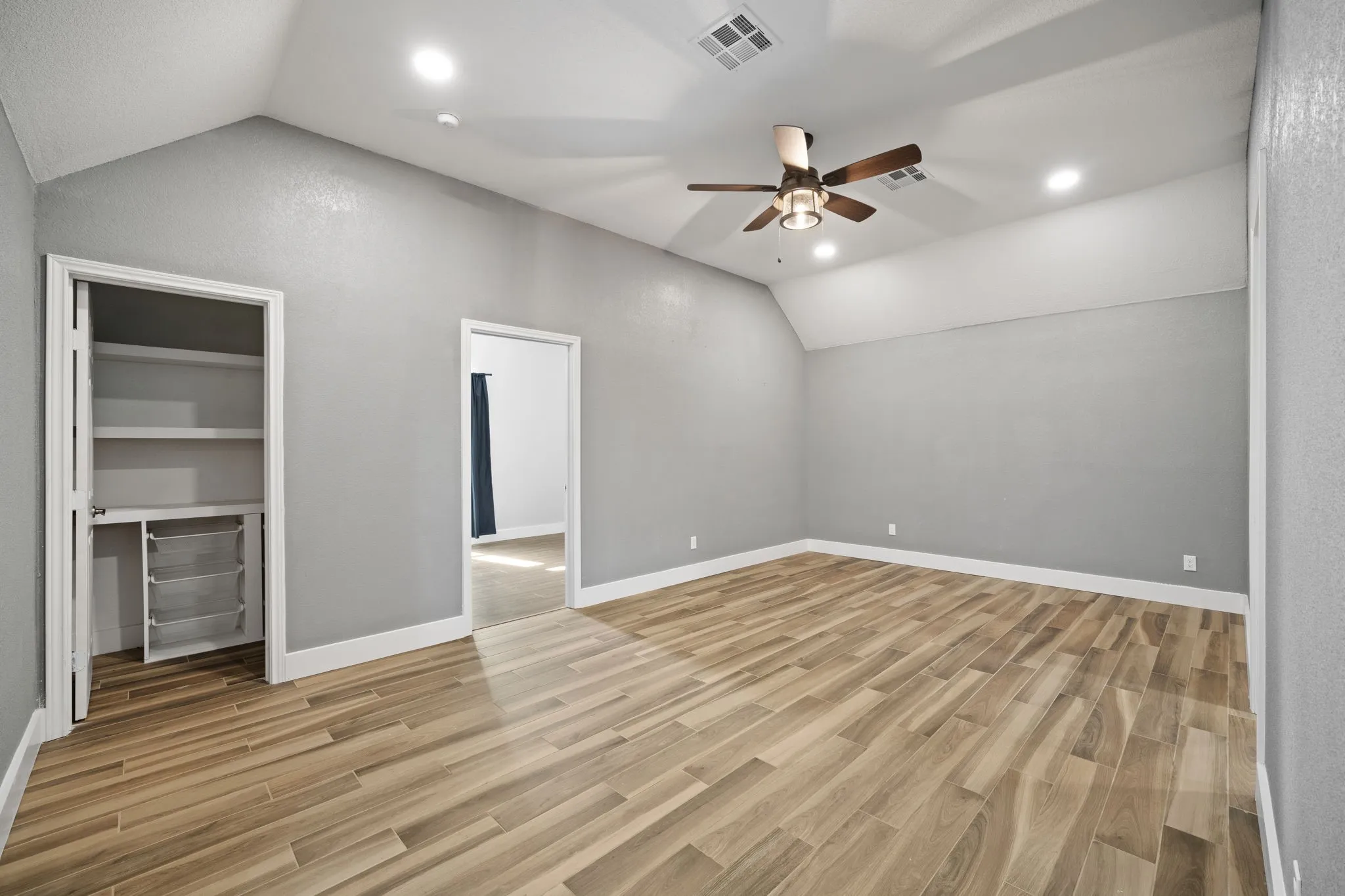 Single Family Residence For Sale in Ellis County , 767 Farrar Road, Waxahachie, Texas 75165, 4 Bedroom, 3 Bathroom, Garage spaces, 3,825 Sqft, built in 1998, mls#21393955, Real Estate Agent in Waxahachie, Homes For Sale in Ellis county, Homes For Sale in Waxahachie, Realtor in Waxahachie Texas, Real Estate Brokerage Independent Realty Texas, Luminita Cordes Realtor
