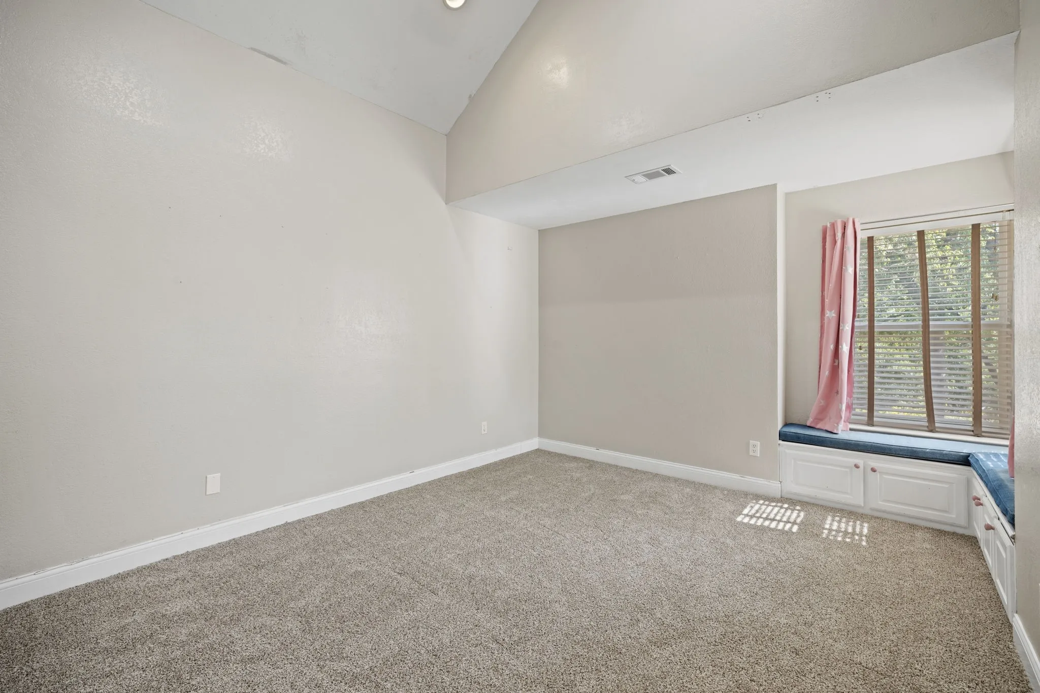Single Family Residence For Sale in Ellis County , 767 Farrar Road, Waxahachie, Texas 75165, 4 Bedroom, 3 Bathroom, Garage spaces, 3,825 Sqft, built in 1998, mls#21393955, Real Estate Agent in Waxahachie, Homes For Sale in Ellis county, Homes For Sale in Waxahachie, Realtor in Waxahachie Texas, Real Estate Brokerage Independent Realty Texas, Luminita Cordes Realtor