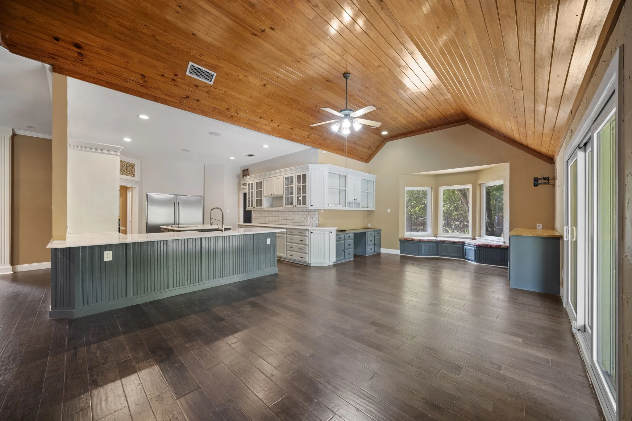 Single Family Residence For Sale in Ellis County , 767 Farrar Road, Waxahachie, Texas 75165, 4 Bedroom, 3 Bathroom, Garage spaces, 3,825 Sqft, built in 1998, mls#21393955, Real Estate Agent in Waxahachie, Homes For Sale in Ellis county, Homes For Sale in Waxahachie, Realtor in Waxahachie Texas, Real Estate Brokerage Independent Realty Texas, Luminita Cordes Realtor