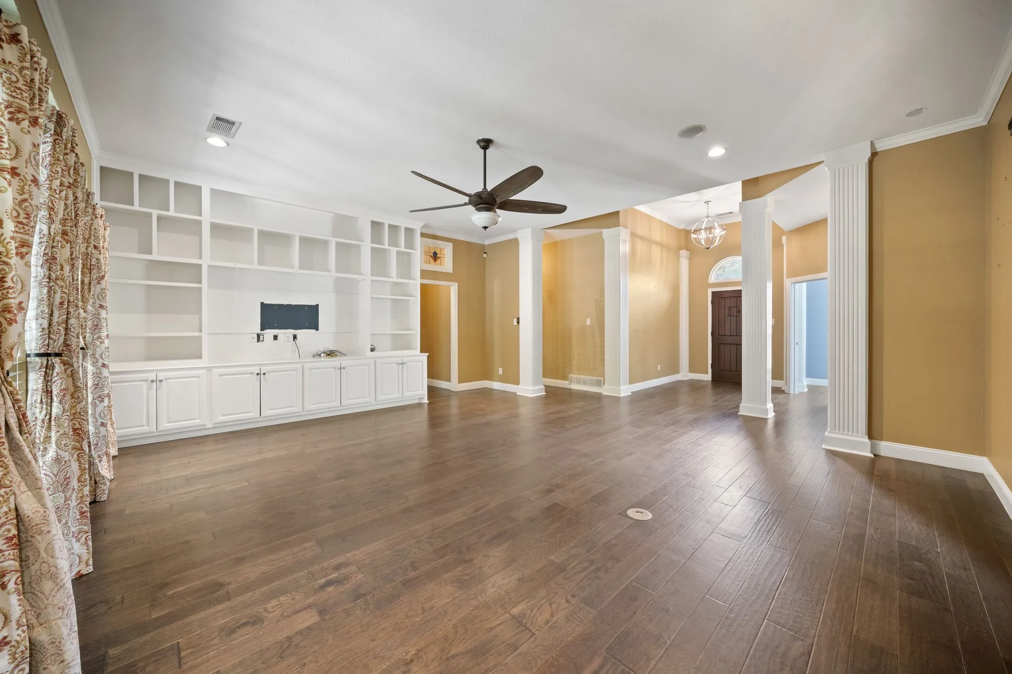 Single Family Residence For Sale in Ellis County , 767 Farrar Road, Waxahachie, Texas 75165, 4 Bedroom, 3 Bathroom, Garage spaces, 3,825 Sqft, built in 1998, mls#21393955, Real Estate Agent in Waxahachie, Homes For Sale in Ellis county, Homes For Sale in Waxahachie, Realtor in Waxahachie Texas, Real Estate Brokerage Independent Realty Texas, Luminita Cordes Realtor