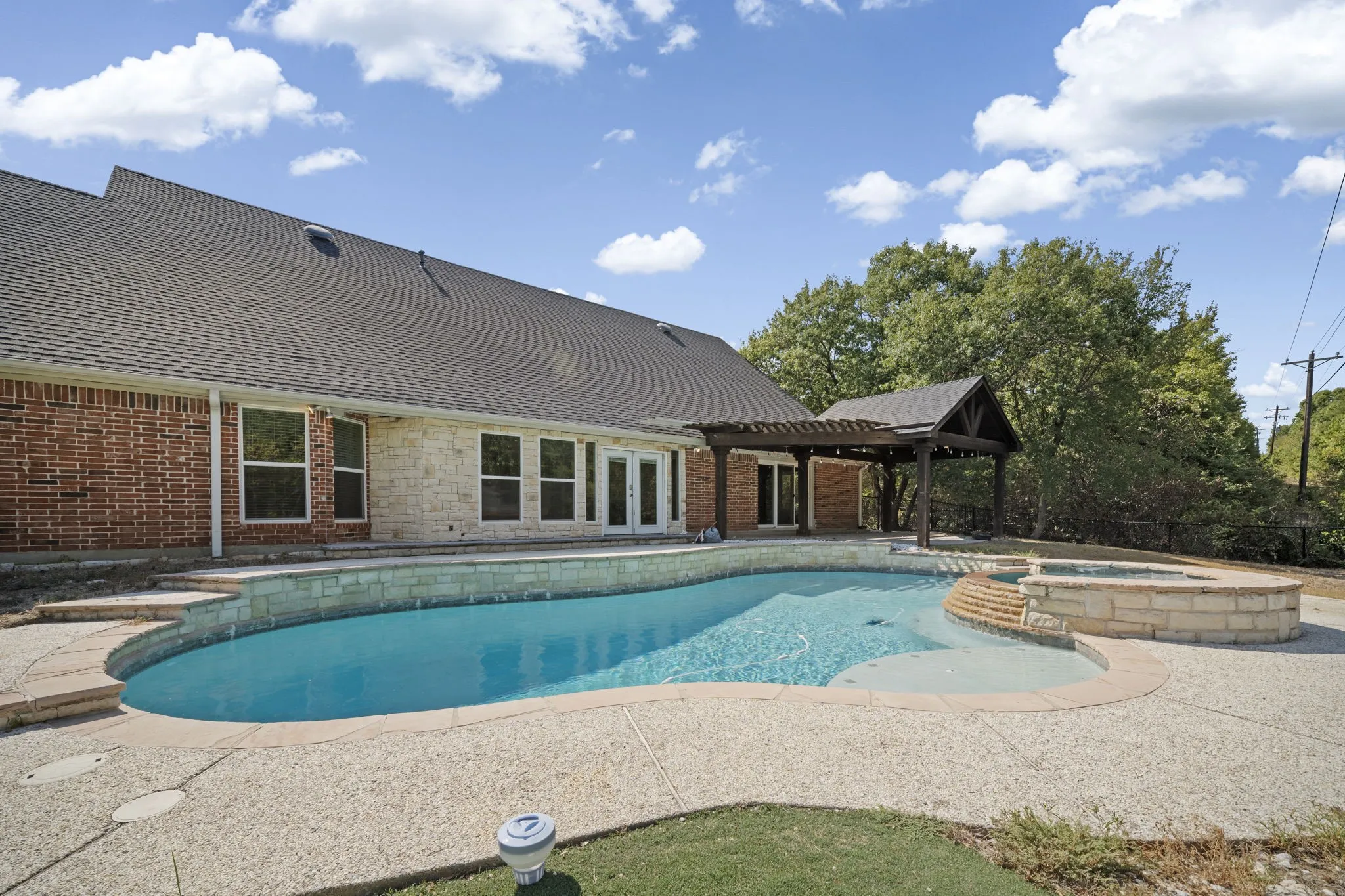 Single Family Residence For Sale in Ellis County , 767 Farrar Road, Waxahachie, Texas 75165, 4 Bedroom, 3 Bathroom, Garage spaces, 3,825 Sqft, built in 1998, mls#21393955, Real Estate Agent in Waxahachie, Homes For Sale in Ellis county, Homes For Sale in Waxahachie, Realtor in Waxahachie Texas, Real Estate Brokerage Independent Realty Texas, Luminita Cordes Realtor
