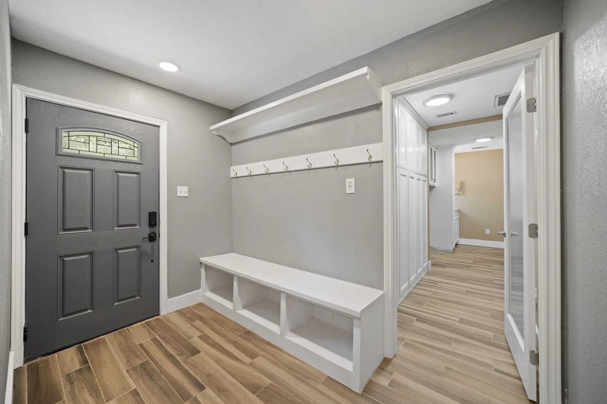 Single Family Residence For Sale in Ellis County , 767 Farrar Road, Waxahachie, Texas 75165, 4 Bedroom, 3 Bathroom, Garage spaces, 3,825 Sqft, built in 1998, mls#21393955, Real Estate Agent in Waxahachie, Homes For Sale in Ellis county, Homes For Sale in Waxahachie, Realtor in Waxahachie Texas, Real Estate Brokerage Independent Realty Texas, Luminita Cordes Realtor