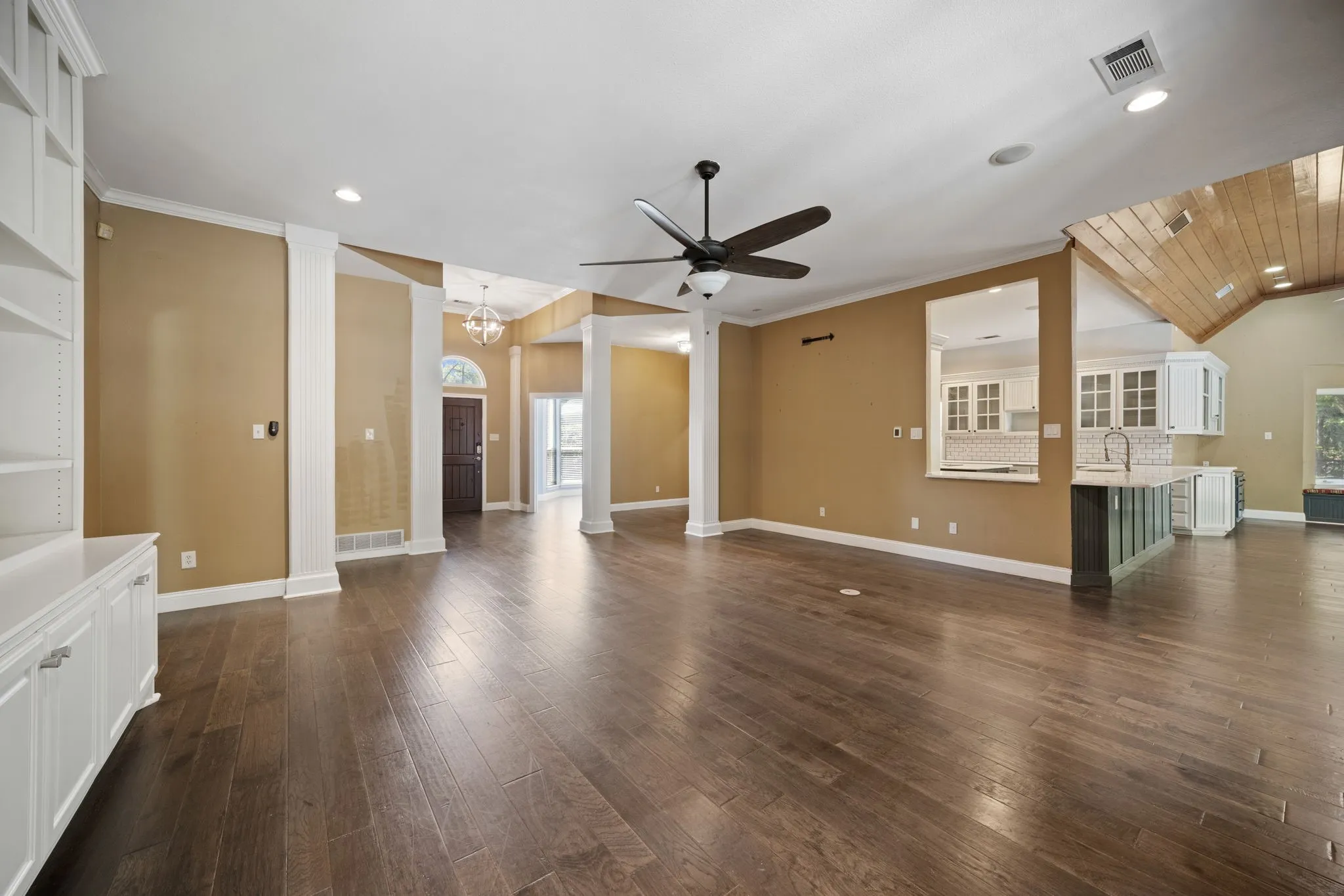 Single Family Residence For Sale in Ellis County , 767 Farrar Road, Waxahachie, Texas 75165, 4 Bedroom, 3 Bathroom, Garage spaces, 3,825 Sqft, built in 1998, mls#21393955, Real Estate Agent in Waxahachie, Homes For Sale in Ellis county, Homes For Sale in Waxahachie, Realtor in Waxahachie Texas, Real Estate Brokerage Independent Realty Texas, Luminita Cordes Realtor