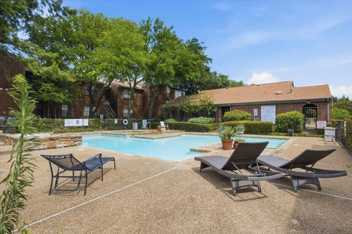 Condominium For Sale in Tarrant County , 3205 Donnelly 202, Fort Worth, Texas 76107, 2 Bedroom, 3 Bathroom, Garage spaces, 1,206 Sqft, built in 1985, mls#21395289, Real Estate Agent in Fort Worth, Homes For Sale in Tarrant county, Homes For Sale in Fort Worth, Realtor in Fort Worth Texas, Real Estate Brokerage Independent Realty Texas, Luminita Cordes Realtor