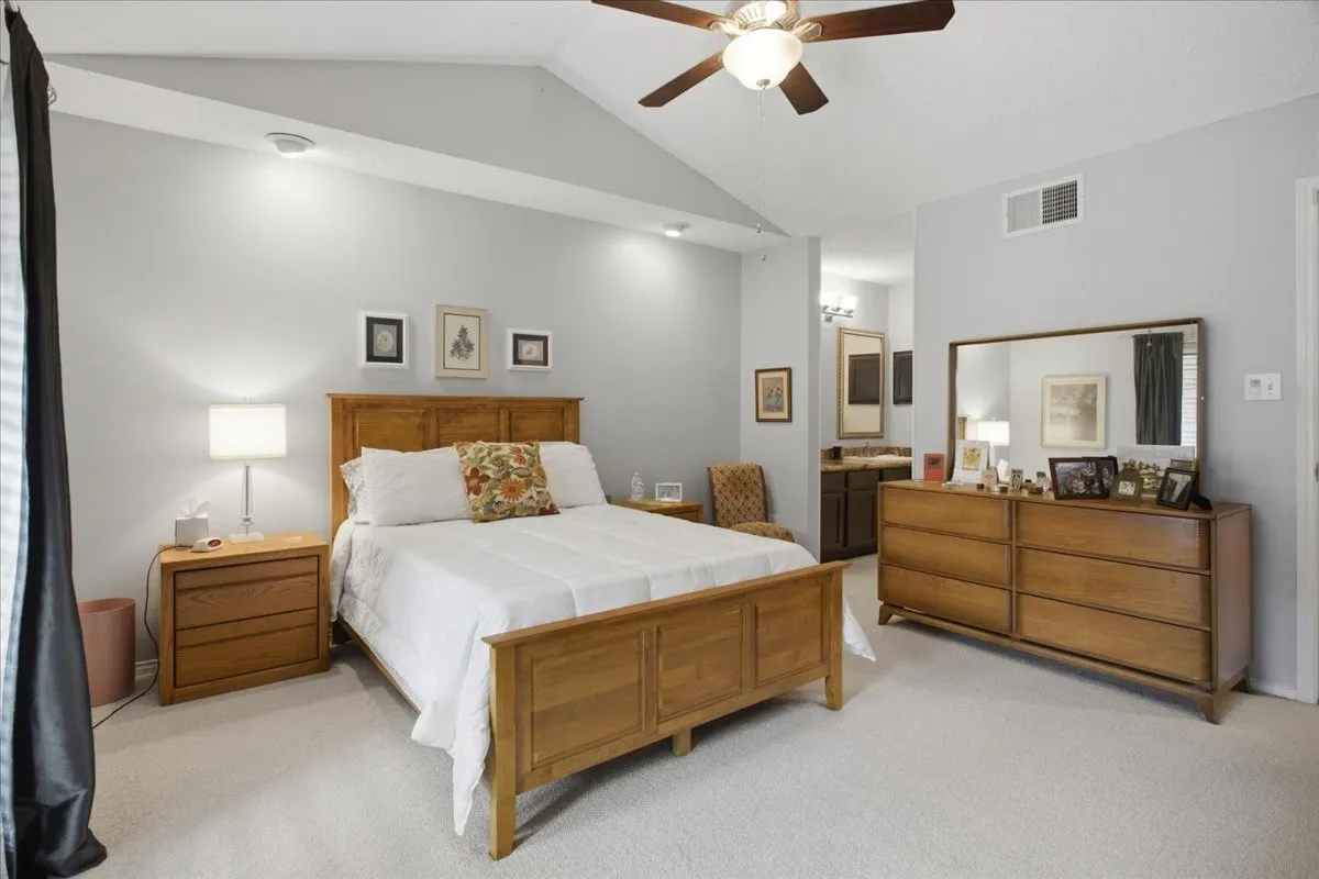 Condominium For Sale in Tarrant County , 3205 Donnelly 202, Fort Worth, Texas 76107, 2 Bedroom, 3 Bathroom, Garage spaces, 1,206 Sqft, built in 1985, mls#21395289, Real Estate Agent in Fort Worth, Homes For Sale in Tarrant county, Homes For Sale in Fort Worth, Realtor in Fort Worth Texas, Real Estate Brokerage Independent Realty Texas, Luminita Cordes Realtor