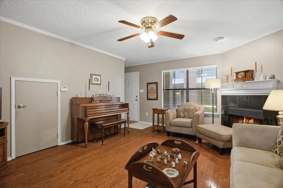 Condominium For Sale in Tarrant County , 3205 Donnelly 202, Fort Worth, Texas 76107, 2 Bedroom, 3 Bathroom, Garage spaces, 1,206 Sqft, built in 1985, mls#21395289, Real Estate Agent in Fort Worth, Homes For Sale in Tarrant county, Homes For Sale in Fort Worth, Realtor in Fort Worth Texas, Real Estate Brokerage Independent Realty Texas, Luminita Cordes Realtor