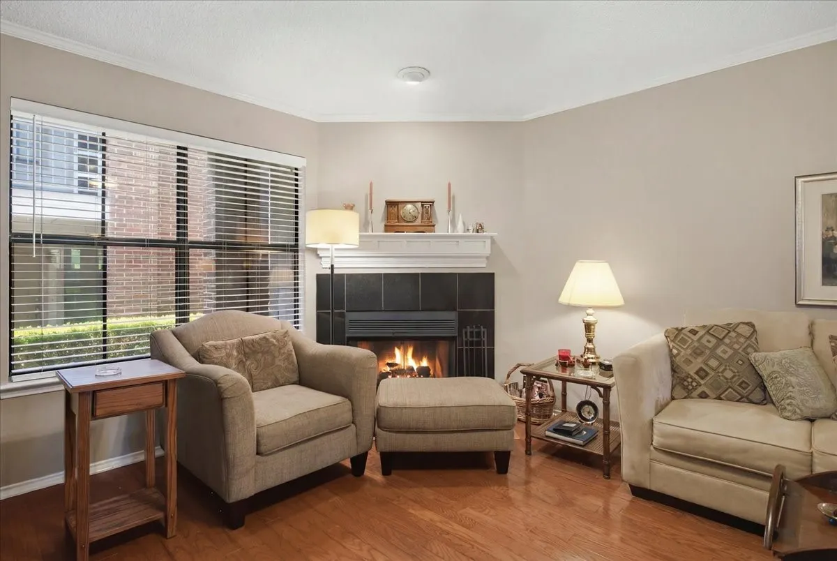 Condominium For Sale in Tarrant County , 3205 Donnelly 202, Fort Worth, Texas 76107, 2 Bedroom, 3 Bathroom, Garage spaces, 1,206 Sqft, built in 1985, mls#21395289, Real Estate Agent in Fort Worth, Homes For Sale in Tarrant county, Homes For Sale in Fort Worth, Realtor in Fort Worth Texas, Real Estate Brokerage Independent Realty Texas, Luminita Cordes Realtor