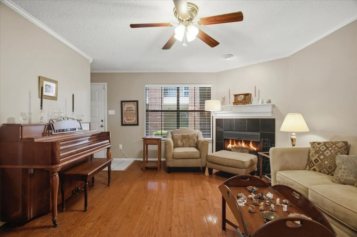 Condominium For Sale in Tarrant County , 3205 Donnelly 202, Fort Worth, Texas 76107, 2 Bedroom, 3 Bathroom, Garage spaces, 1,206 Sqft, built in 1985, mls#21395289, Real Estate Agent in Fort Worth, Homes For Sale in Tarrant county, Homes For Sale in Fort Worth, Realtor in Fort Worth Texas, Real Estate Brokerage Independent Realty Texas, Luminita Cordes Realtor