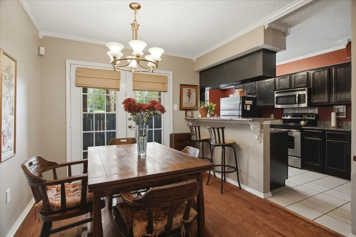 Condominium For Sale in Tarrant County , 3205 Donnelly 202, Fort Worth, Texas 76107, 2 Bedroom, 3 Bathroom, Garage spaces, 1,206 Sqft, built in 1985, mls#21395289, Real Estate Agent in Fort Worth, Homes For Sale in Tarrant county, Homes For Sale in Fort Worth, Realtor in Fort Worth Texas, Real Estate Brokerage Independent Realty Texas, Luminita Cordes Realtor