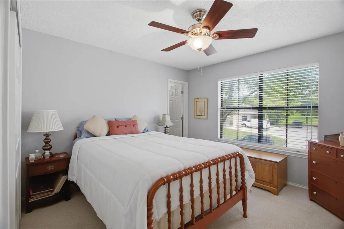 Condominium For Sale in Tarrant County , 3205 Donnelly 202, Fort Worth, Texas 76107, 2 Bedroom, 3 Bathroom, Garage spaces, 1,206 Sqft, built in 1985, mls#21395289, Real Estate Agent in Fort Worth, Homes For Sale in Tarrant county, Homes For Sale in Fort Worth, Realtor in Fort Worth Texas, Real Estate Brokerage Independent Realty Texas, Luminita Cordes Realtor