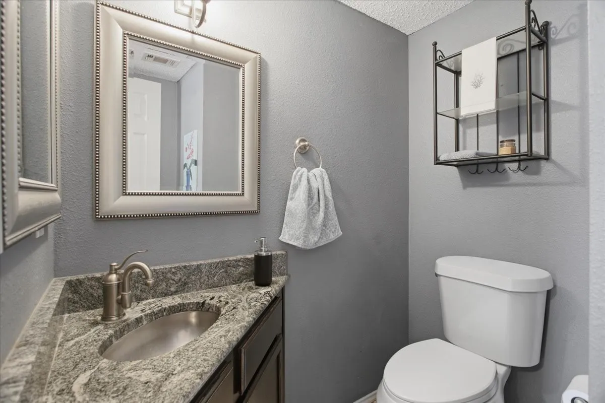 Condominium For Sale in Tarrant County , 3205 Donnelly 202, Fort Worth, Texas 76107, 2 Bedroom, 3 Bathroom, Garage spaces, 1,206 Sqft, built in 1985, mls#21395289, Real Estate Agent in Fort Worth, Homes For Sale in Tarrant county, Homes For Sale in Fort Worth, Realtor in Fort Worth Texas, Real Estate Brokerage Independent Realty Texas, Luminita Cordes Realtor