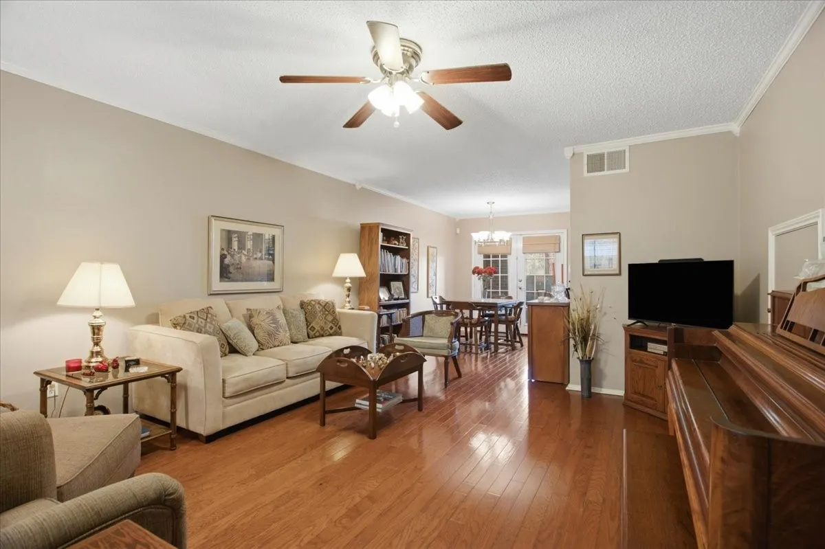 Condominium For Sale in Tarrant County , 3205 Donnelly 202, Fort Worth, Texas 76107, 2 Bedroom, 3 Bathroom, Garage spaces, 1,206 Sqft, built in 1985, mls#21395289, Real Estate Agent in Fort Worth, Homes For Sale in Tarrant county, Homes For Sale in Fort Worth, Realtor in Fort Worth Texas, Real Estate Brokerage Independent Realty Texas, Luminita Cordes Realtor