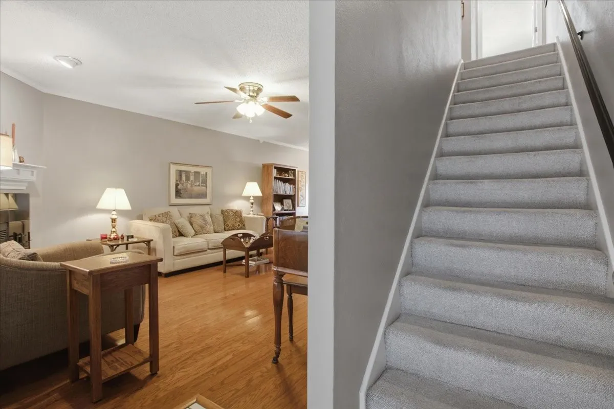 Condominium For Sale in Tarrant County , 3205 Donnelly 202, Fort Worth, Texas 76107, 2 Bedroom, 3 Bathroom, Garage spaces, 1,206 Sqft, built in 1985, mls#21395289, Real Estate Agent in Fort Worth, Homes For Sale in Tarrant county, Homes For Sale in Fort Worth, Realtor in Fort Worth Texas, Real Estate Brokerage Independent Realty Texas, Luminita Cordes Realtor
