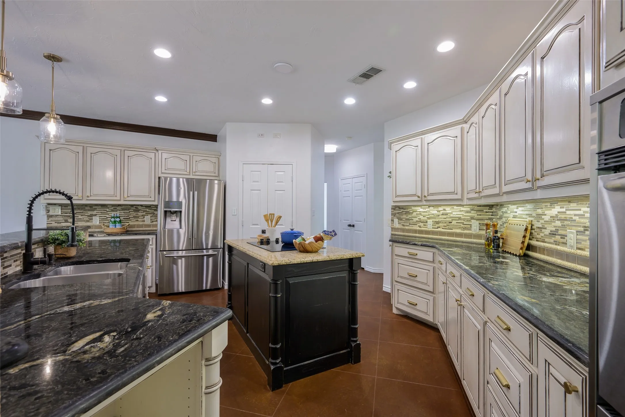 Single Family Residence For Sale in Denton County , 6413 Shoreline Drive, Little Elm, Texas 75068, 4 Bedroom, 3 Bathroom, 3 Garage spaces, 2,888 Sqft, built in 2003, mls#21383226, Real Estate Agent in Little Elm, Homes For Sale in Denton county, Homes For Sale in Little Elm, Realtor in Little Elm Texas, Real Estate Brokerage Independent Realty Texas, Luminita Cordes Realtor
