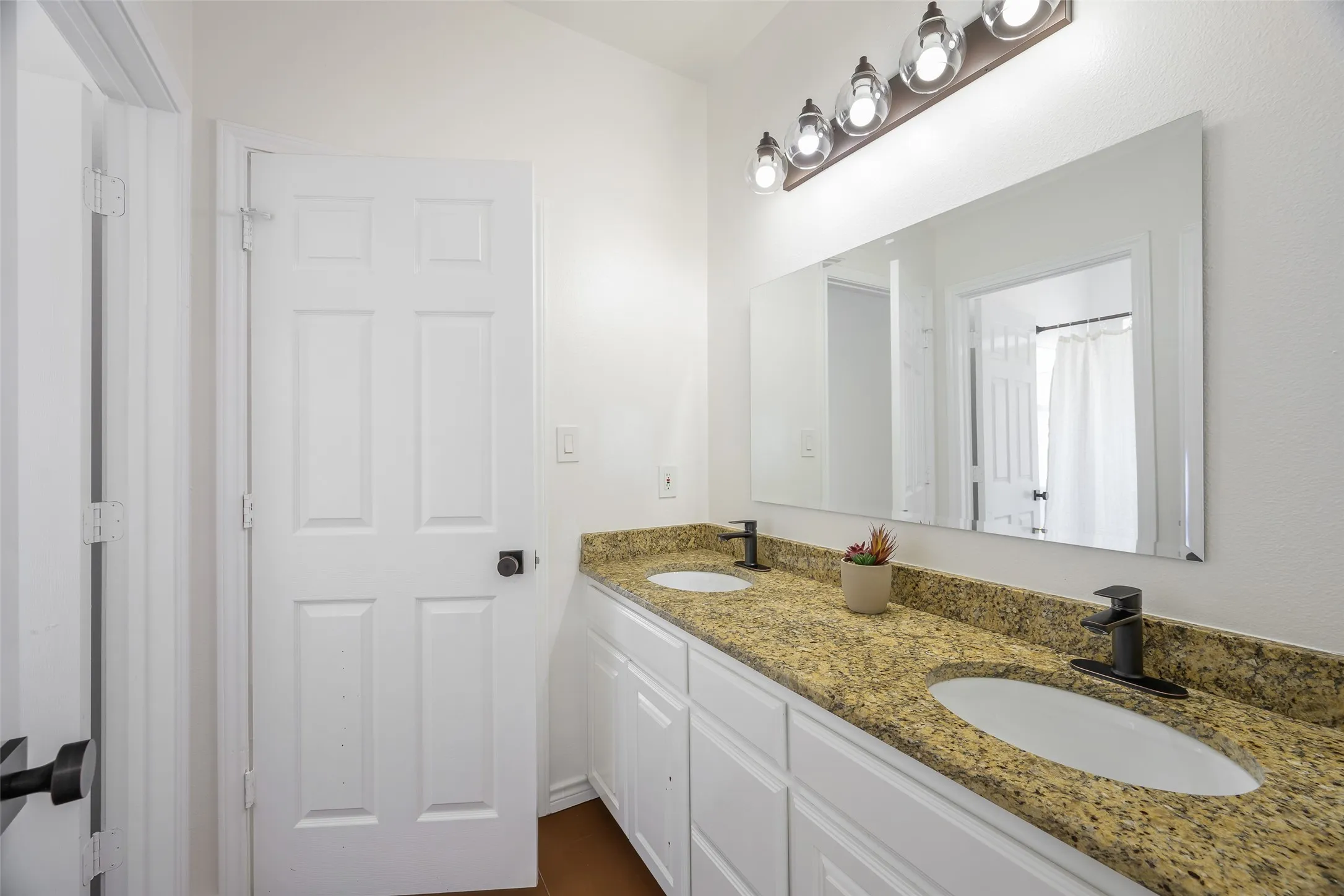 Single Family Residence For Sale in Denton County , 6413 Shoreline Drive, Little Elm, Texas 75068, 4 Bedroom, 3 Bathroom, 3 Garage spaces, 2,888 Sqft, built in 2003, mls#21383226, Real Estate Agent in Little Elm, Homes For Sale in Denton county, Homes For Sale in Little Elm, Realtor in Little Elm Texas, Real Estate Brokerage Independent Realty Texas, Luminita Cordes Realtor