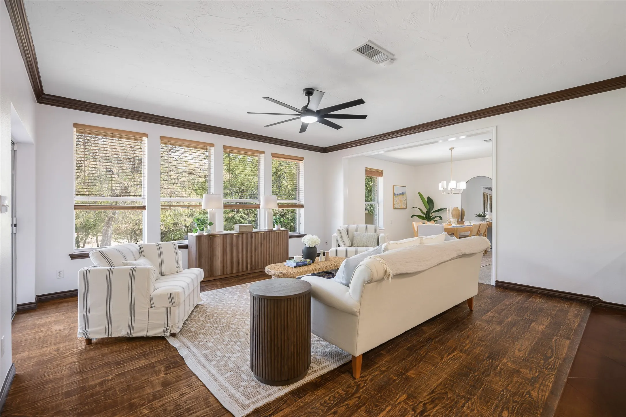 Single Family Residence For Sale in Denton County , 6413 Shoreline Drive, Little Elm, Texas 75068, 4 Bedroom, 3 Bathroom, 3 Garage spaces, 2,888 Sqft, built in 2003, mls#21383226, Real Estate Agent in Little Elm, Homes For Sale in Denton county, Homes For Sale in Little Elm, Realtor in Little Elm Texas, Real Estate Brokerage Independent Realty Texas, Luminita Cordes Realtor