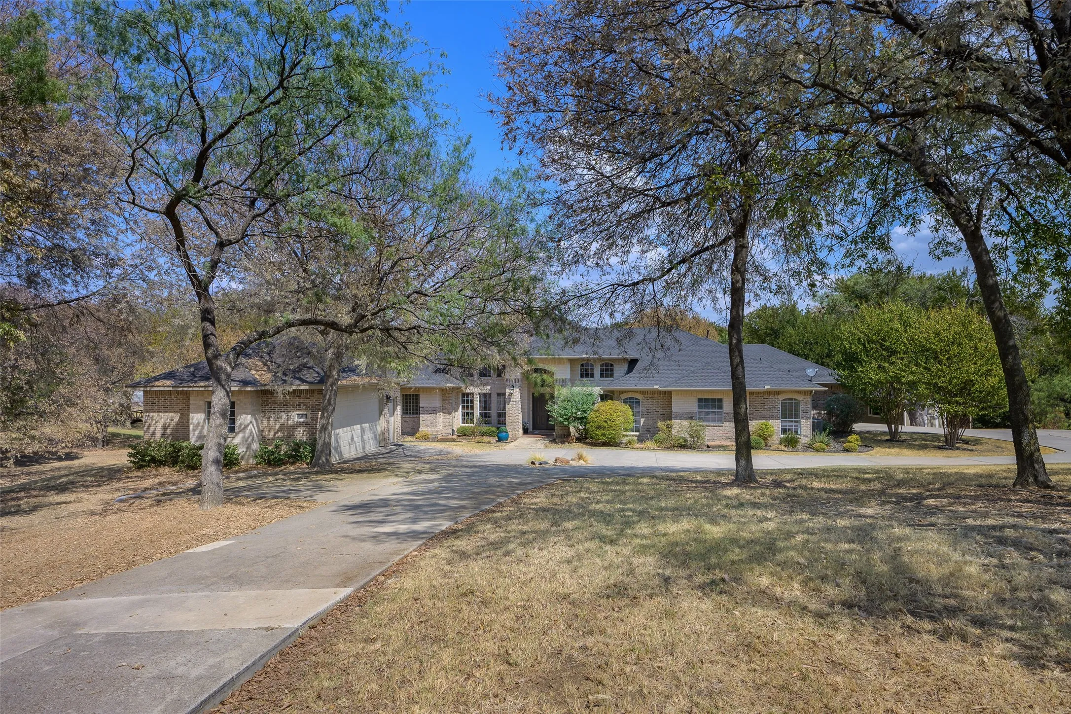 Single Family Residence For Sale in Denton County , 6413 Shoreline Drive, Little Elm, Texas 75068, 4 Bedroom, 3 Bathroom, 3 Garage spaces, 2,888 Sqft, built in 2003, mls#21383226, Real Estate Agent in Little Elm, Homes For Sale in Denton county, Homes For Sale in Little Elm, Realtor in Little Elm Texas, Real Estate Brokerage Independent Realty Texas, Luminita Cordes Realtor