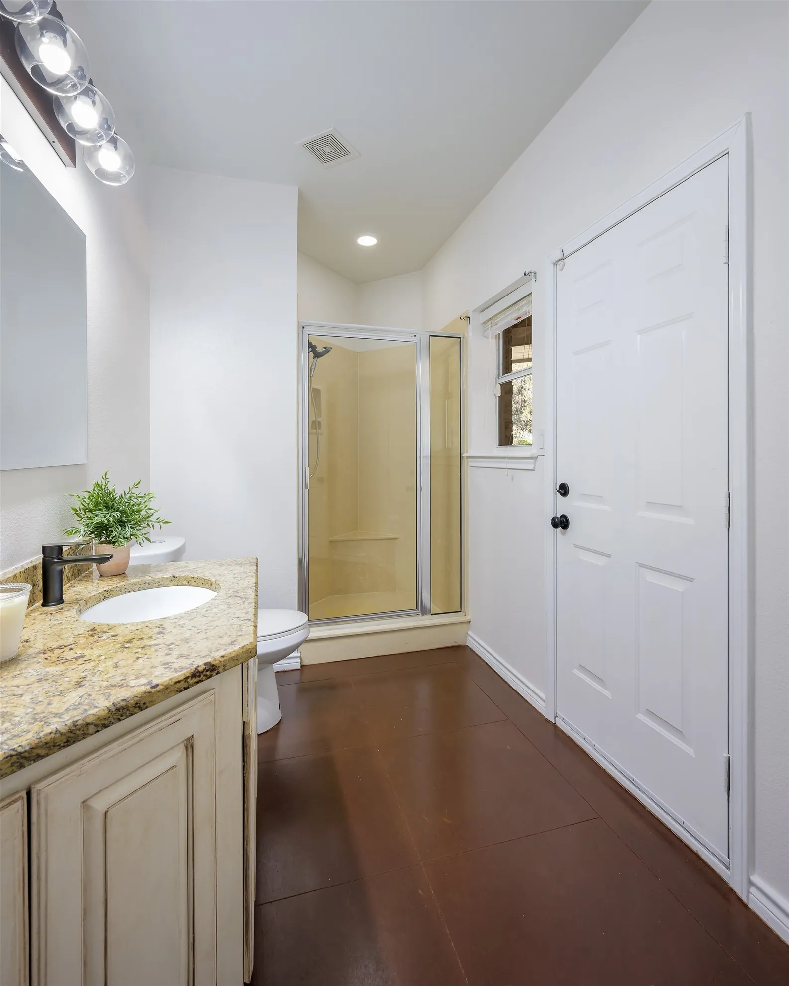 Single Family Residence For Sale in Denton County , 6413 Shoreline Drive, Little Elm, Texas 75068, 4 Bedroom, 3 Bathroom, 3 Garage spaces, 2,888 Sqft, built in 2003, mls#21383226, Real Estate Agent in Little Elm, Homes For Sale in Denton county, Homes For Sale in Little Elm, Realtor in Little Elm Texas, Real Estate Brokerage Independent Realty Texas, Luminita Cordes Realtor