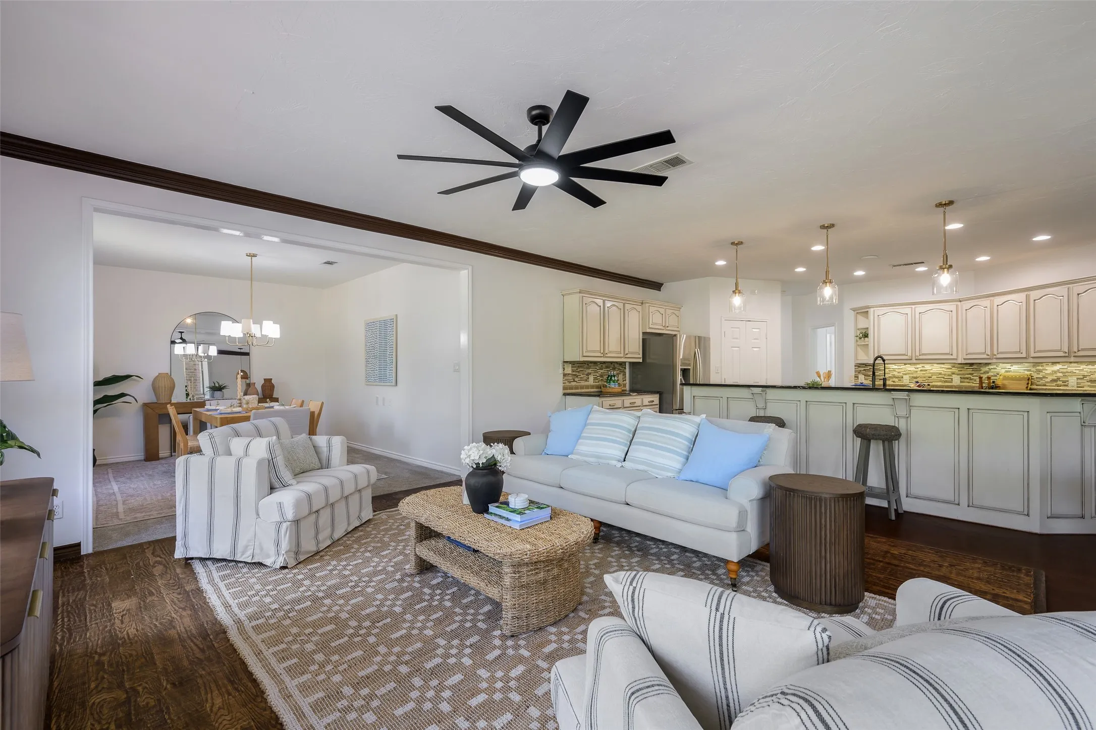 Single Family Residence For Sale in Denton County , 6413 Shoreline Drive, Little Elm, Texas 75068, 4 Bedroom, 3 Bathroom, 3 Garage spaces, 2,888 Sqft, built in 2003, mls#21383226, Real Estate Agent in Little Elm, Homes For Sale in Denton county, Homes For Sale in Little Elm, Realtor in Little Elm Texas, Real Estate Brokerage Independent Realty Texas, Luminita Cordes Realtor