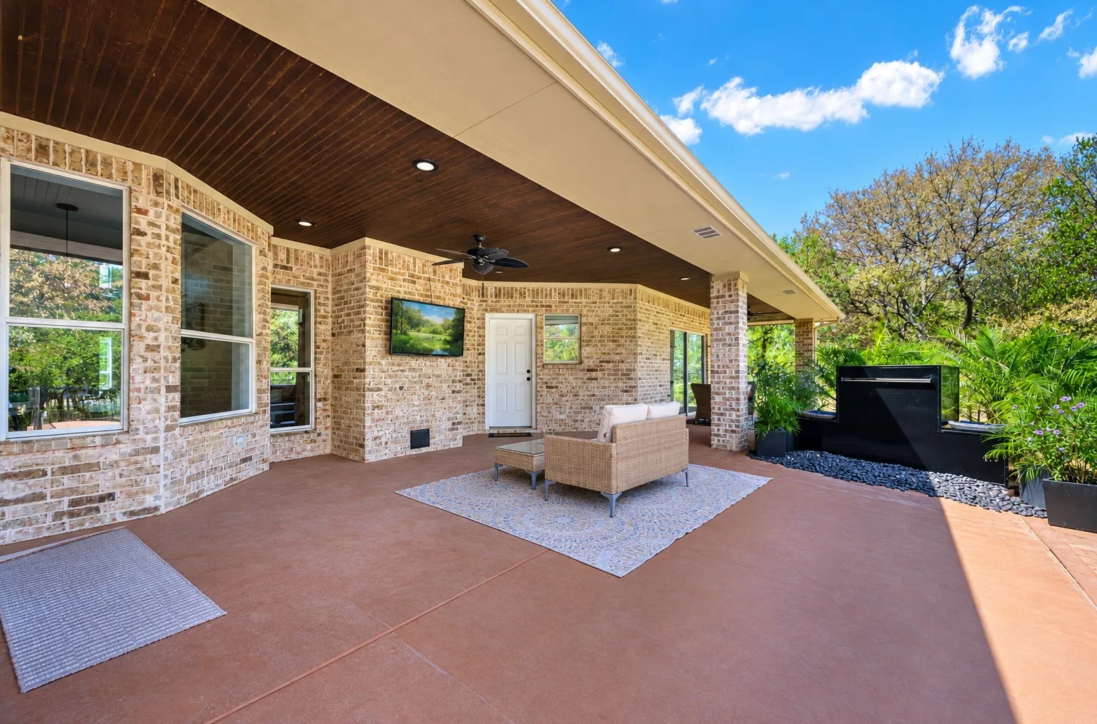 Single Family Residence For Sale in Denton County , 6413 Shoreline Drive, Little Elm, Texas 75068, 4 Bedroom, 3 Bathroom, 3 Garage spaces, 2,888 Sqft, built in 2003, mls#21383226, Real Estate Agent in Little Elm, Homes For Sale in Denton county, Homes For Sale in Little Elm, Realtor in Little Elm Texas, Real Estate Brokerage Independent Realty Texas, Luminita Cordes Realtor