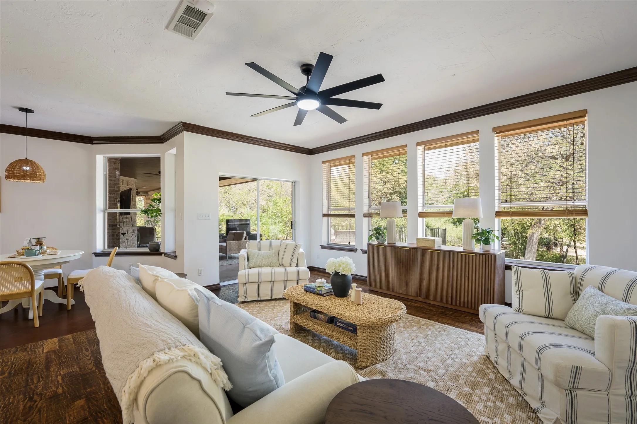 Single Family Residence For Sale in Denton County , 6413 Shoreline Drive, Little Elm, Texas 75068, 4 Bedroom, 3 Bathroom, 3 Garage spaces, 2,888 Sqft, built in 2003, mls#21383226, Real Estate Agent in Little Elm, Homes For Sale in Denton county, Homes For Sale in Little Elm, Realtor in Little Elm Texas, Real Estate Brokerage Independent Realty Texas, Luminita Cordes Realtor