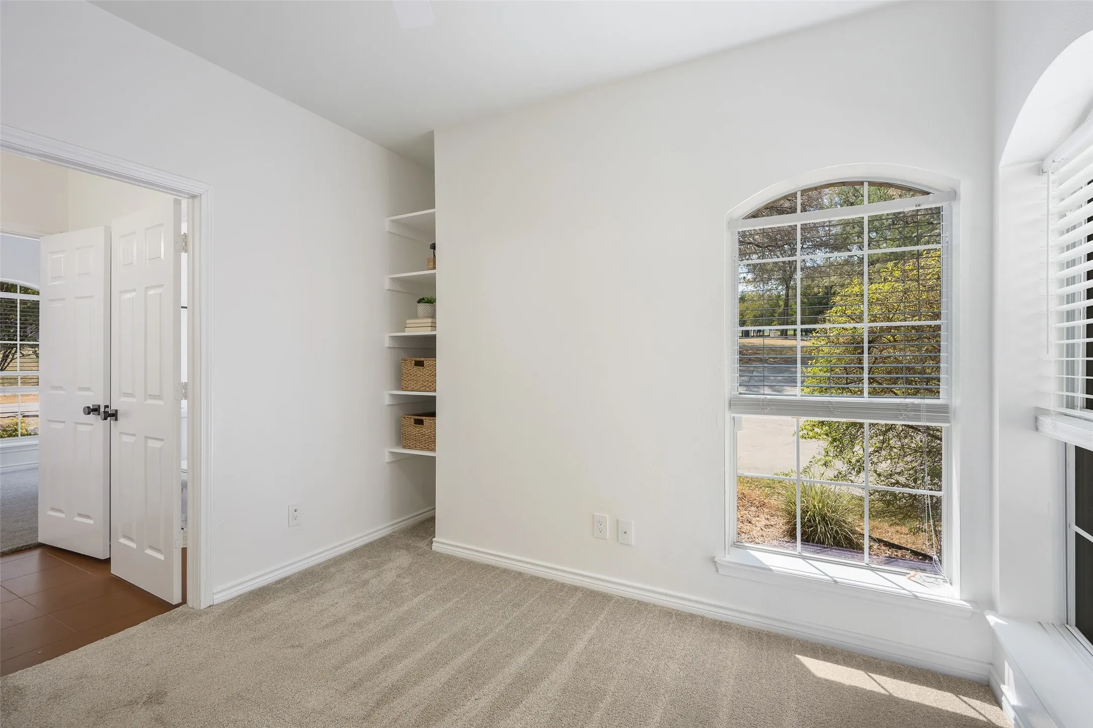 Single Family Residence For Sale in Denton County , 6413 Shoreline Drive, Little Elm, Texas 75068, 4 Bedroom, 3 Bathroom, 3 Garage spaces, 2,888 Sqft, built in 2003, mls#21383226, Real Estate Agent in Little Elm, Homes For Sale in Denton county, Homes For Sale in Little Elm, Realtor in Little Elm Texas, Real Estate Brokerage Independent Realty Texas, Luminita Cordes Realtor