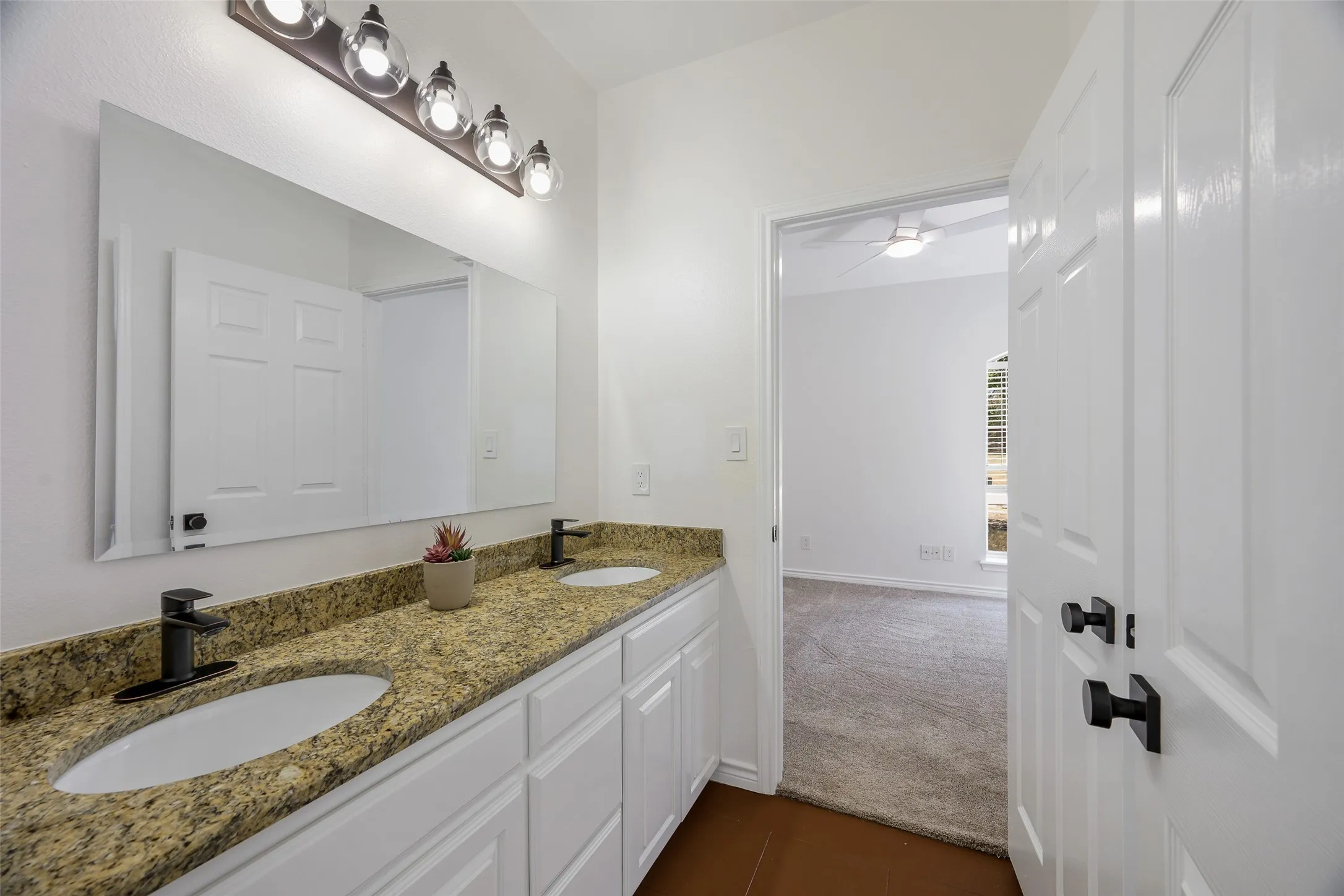 Single Family Residence For Sale in Denton County , 6413 Shoreline Drive, Little Elm, Texas 75068, 4 Bedroom, 3 Bathroom, 3 Garage spaces, 2,888 Sqft, built in 2003, mls#21383226, Real Estate Agent in Little Elm, Homes For Sale in Denton county, Homes For Sale in Little Elm, Realtor in Little Elm Texas, Real Estate Brokerage Independent Realty Texas, Luminita Cordes Realtor