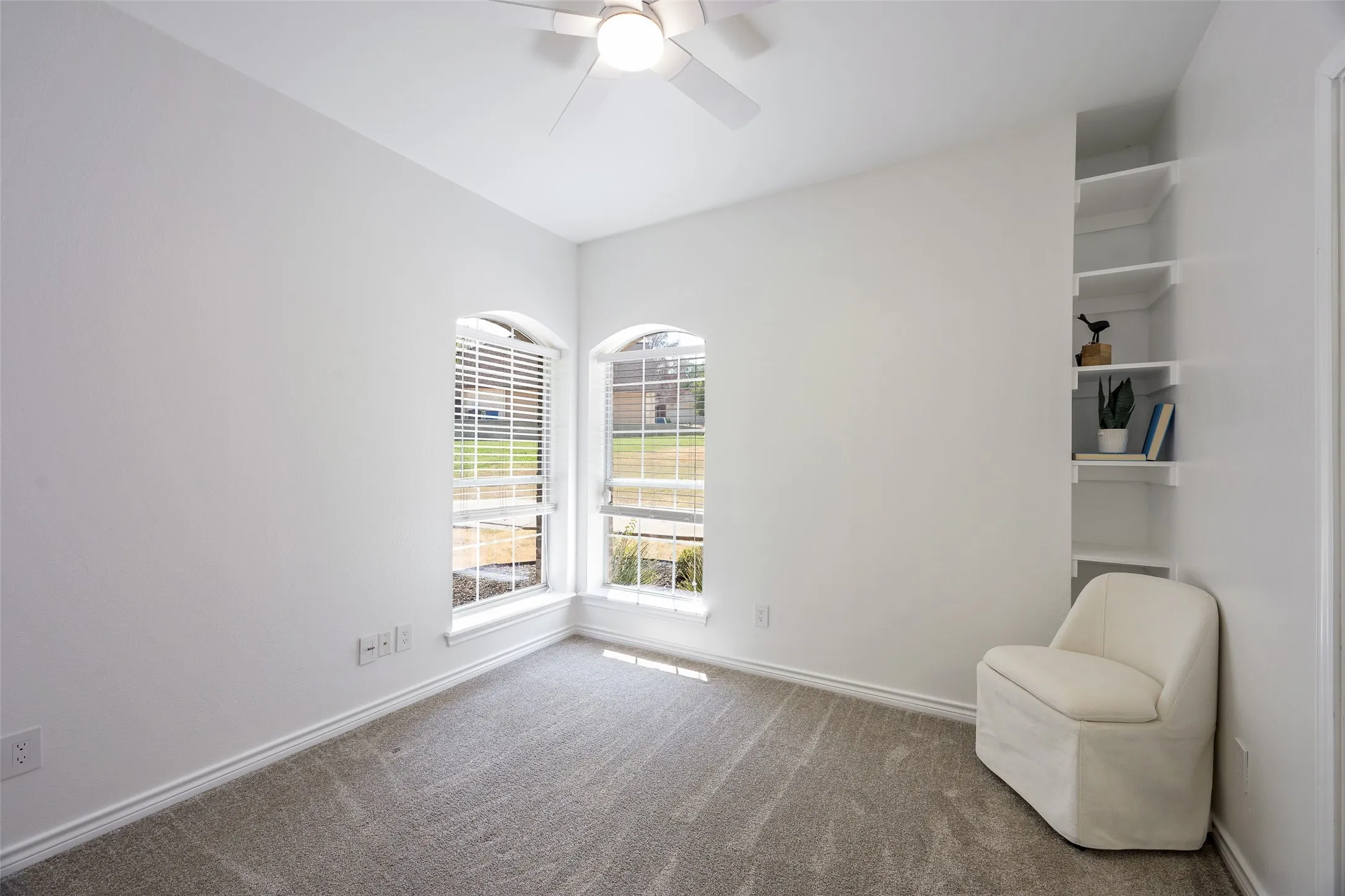 Single Family Residence For Sale in Denton County , 6413 Shoreline Drive, Little Elm, Texas 75068, 4 Bedroom, 3 Bathroom, 3 Garage spaces, 2,888 Sqft, built in 2003, mls#21383226, Real Estate Agent in Little Elm, Homes For Sale in Denton county, Homes For Sale in Little Elm, Realtor in Little Elm Texas, Real Estate Brokerage Independent Realty Texas, Luminita Cordes Realtor