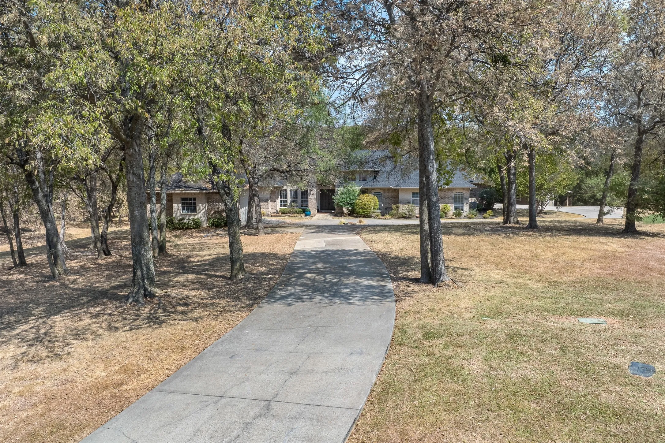Single Family Residence For Sale in Denton County , 6413 Shoreline Drive, Little Elm, Texas 75068, 4 Bedroom, 3 Bathroom, 3 Garage spaces, 2,888 Sqft, built in 2003, mls#21383226, Real Estate Agent in Little Elm, Homes For Sale in Denton county, Homes For Sale in Little Elm, Realtor in Little Elm Texas, Real Estate Brokerage Independent Realty Texas, Luminita Cordes Realtor