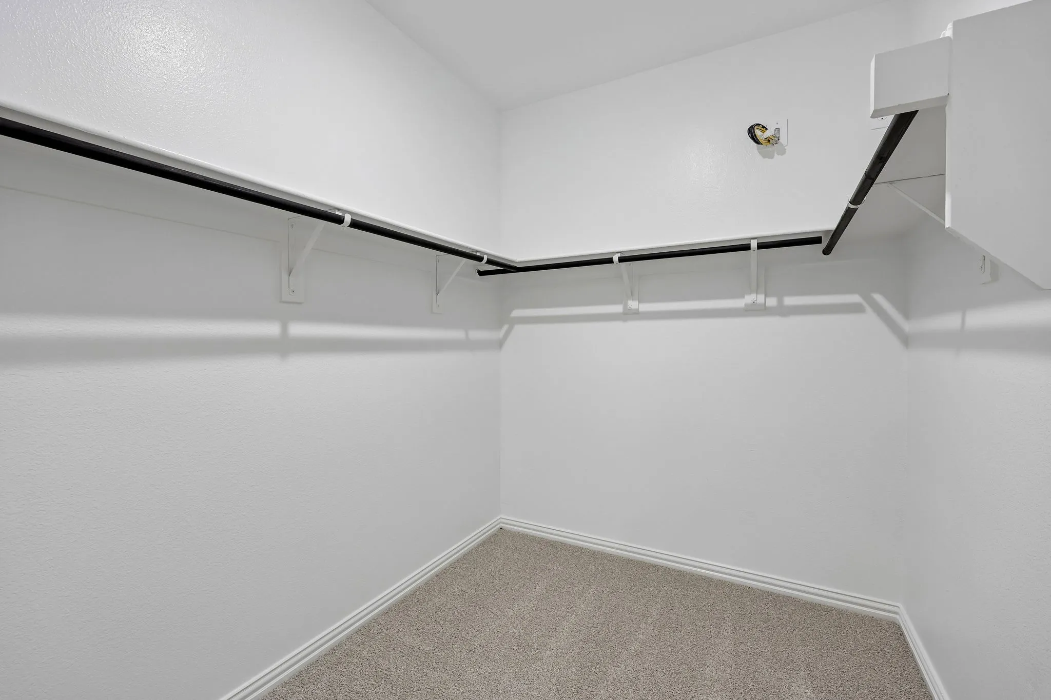  Photo is not of the actual home, but is an inspirational photo of builder’s model home and may depict options, furnishings, and/or decorator features that are not included.

