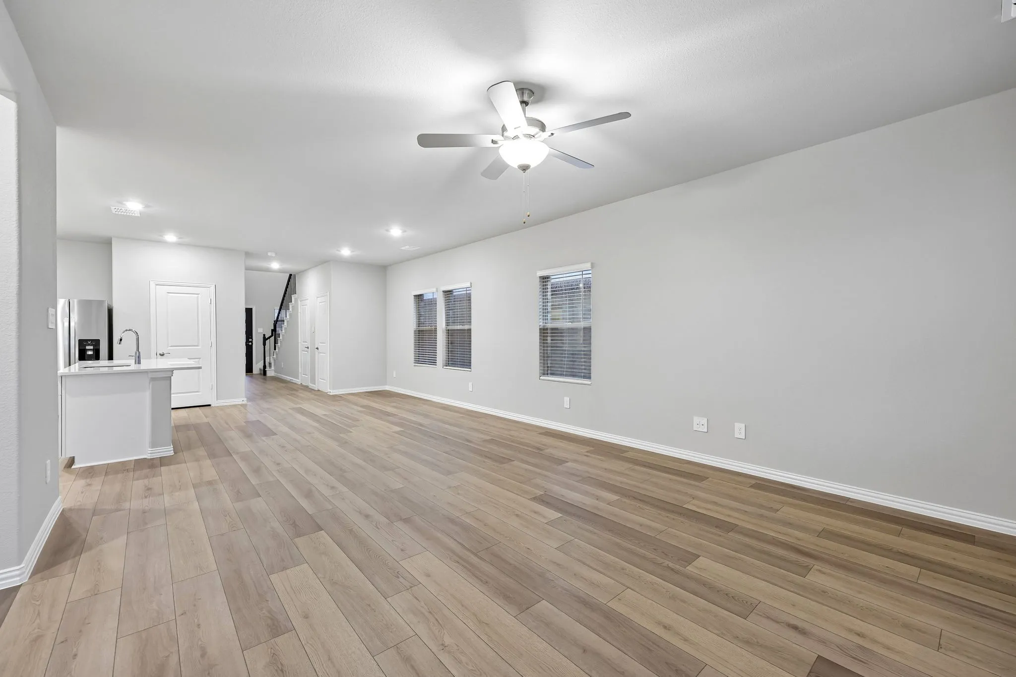  Photo is not of the actual home, but is an inspirational photo of builder’s model home and may depict options, furnishings, and/or decorator features that are not included.
