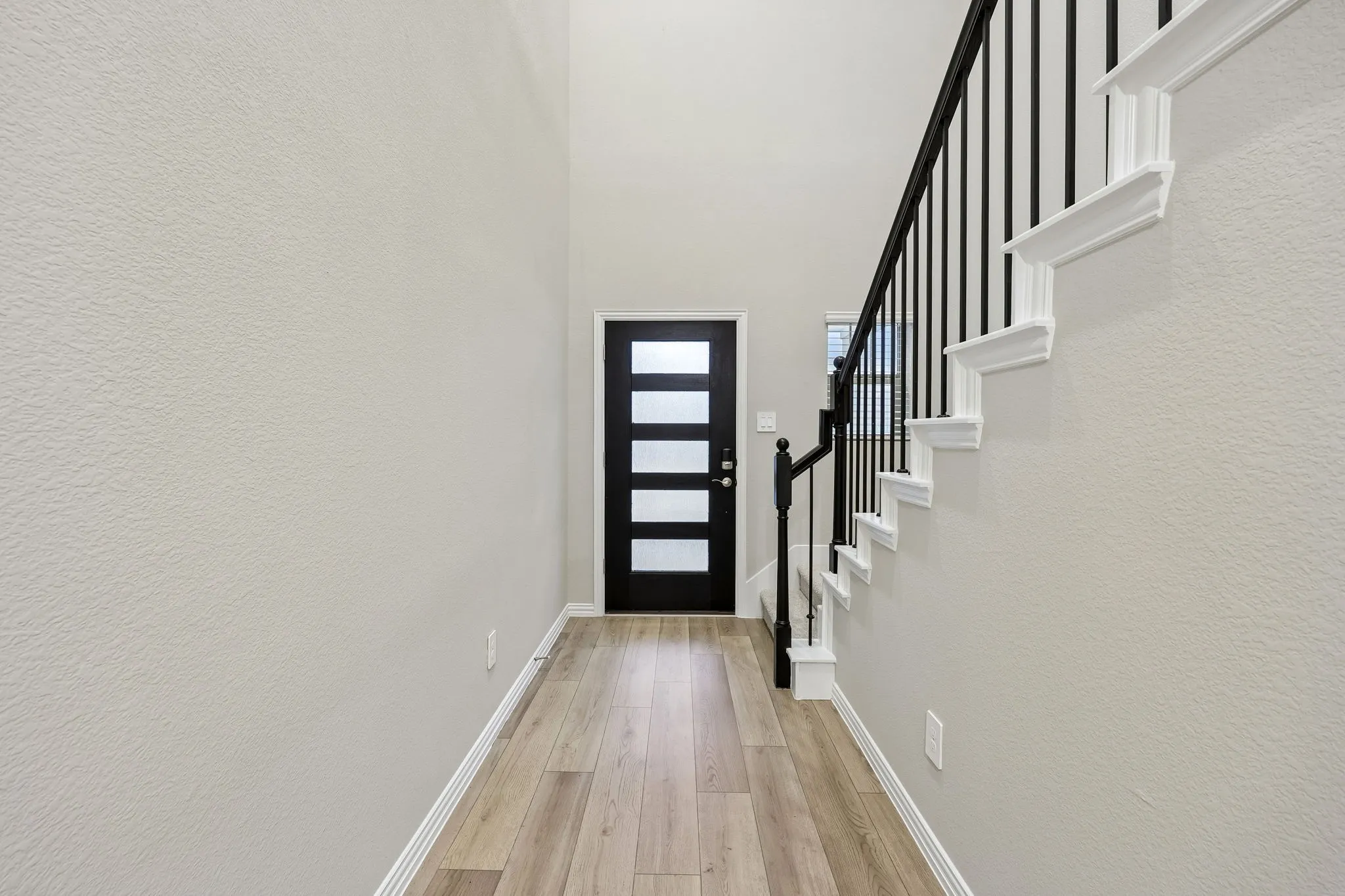  Photo is not of the actual home, but is an inspirational photo of builder’s model home and may depict options, furnishings, and/or decorator features that are not included.
