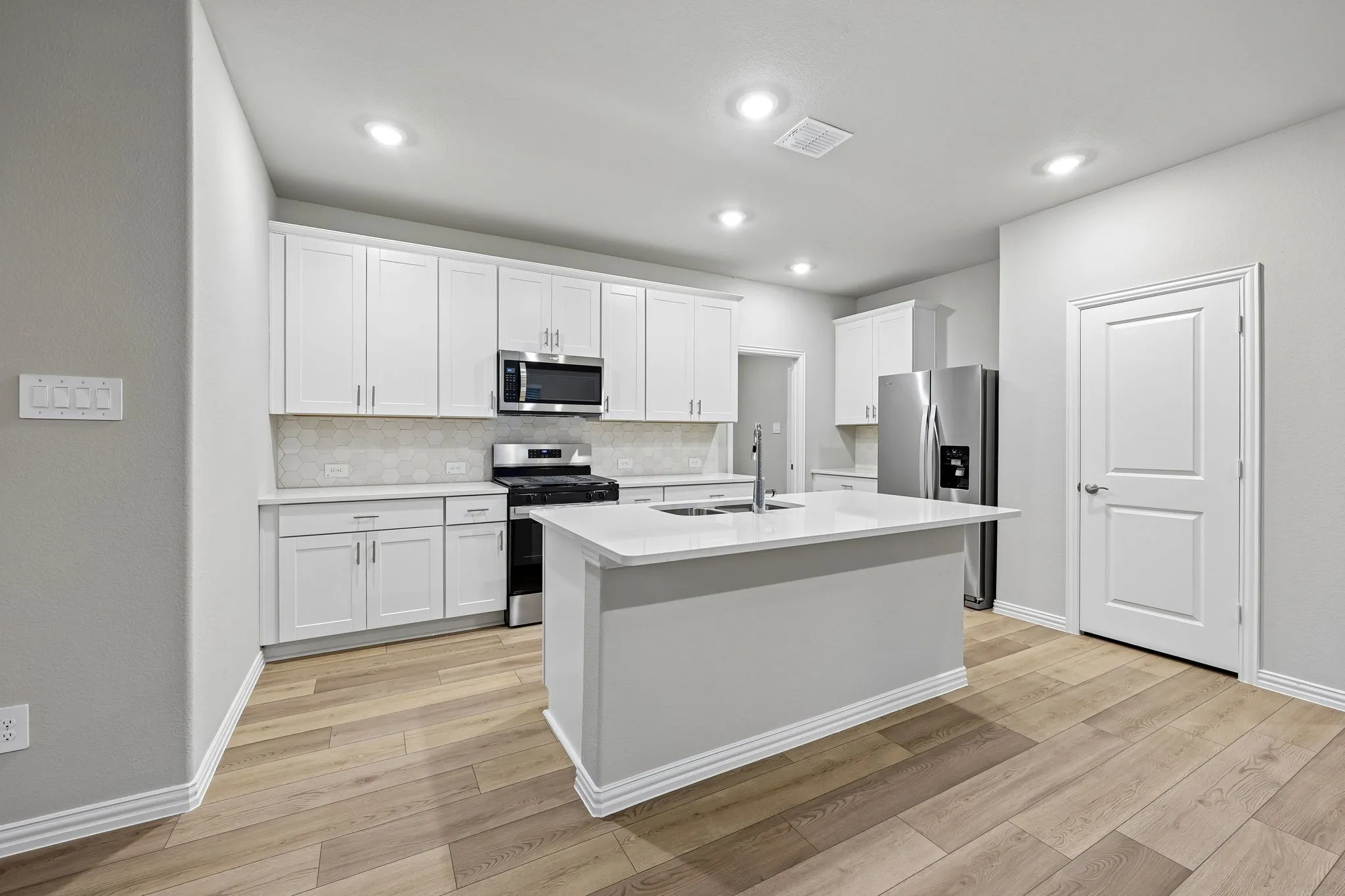  Photo is not of the actual home, but is an inspirational photo of builder’s model home and may depict options, furnishings, and/or decorator features that are not included.
