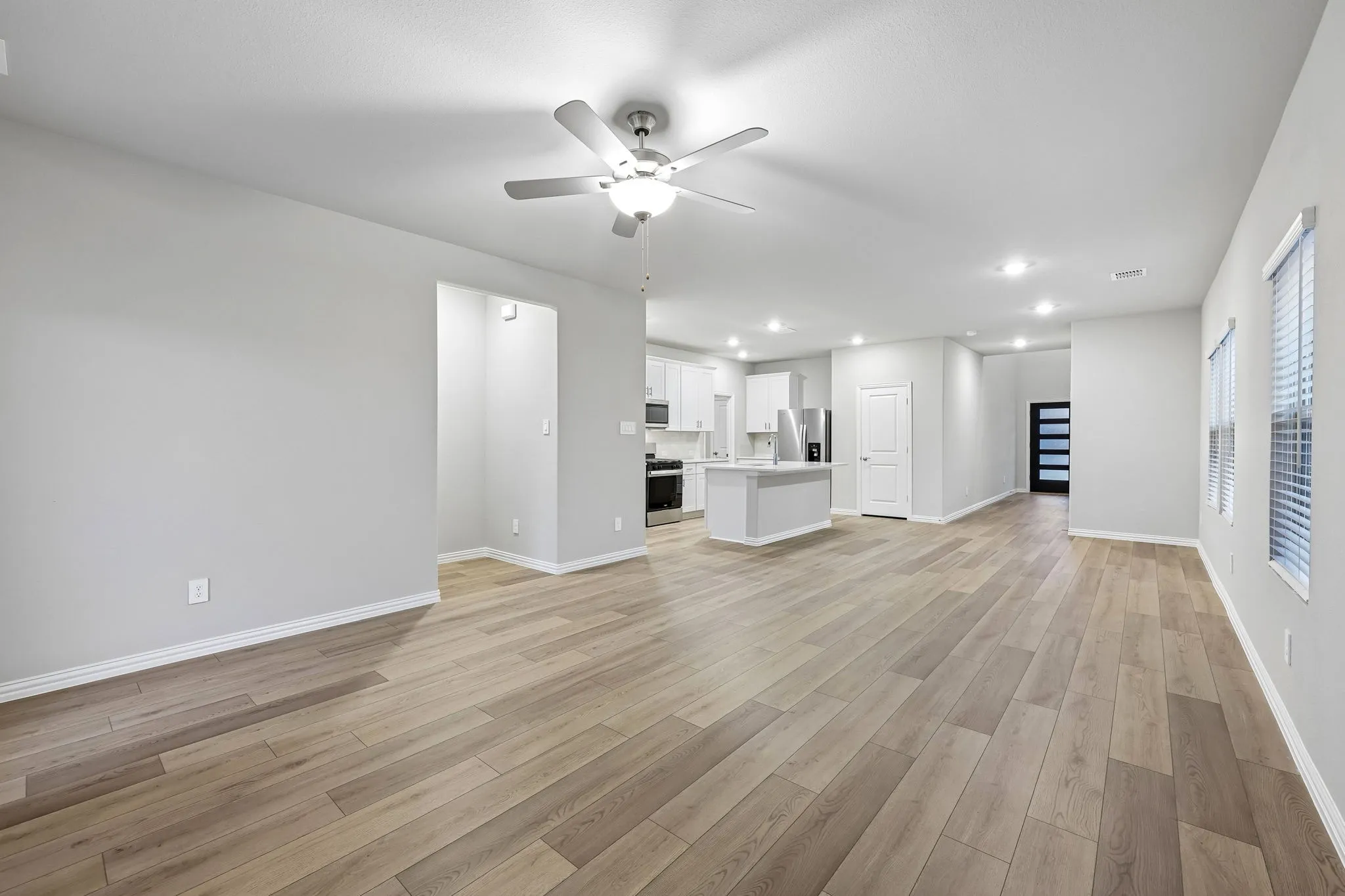  Photo is not of the actual home, but is an inspirational photo of builder’s model home and may depict options, furnishings, and/or decorator features that are not included.
