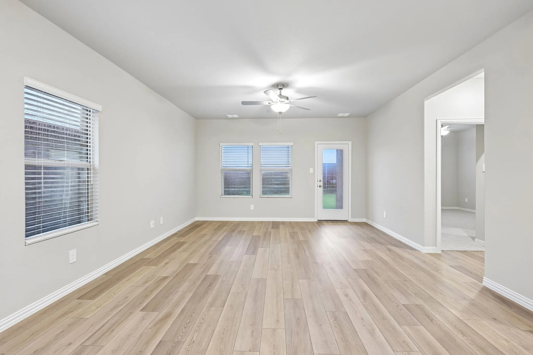  Photo is not of the actual home, but is an inspirational photo of builder’s model home and may depict options, furnishings, and/or decorator features that are not included.
