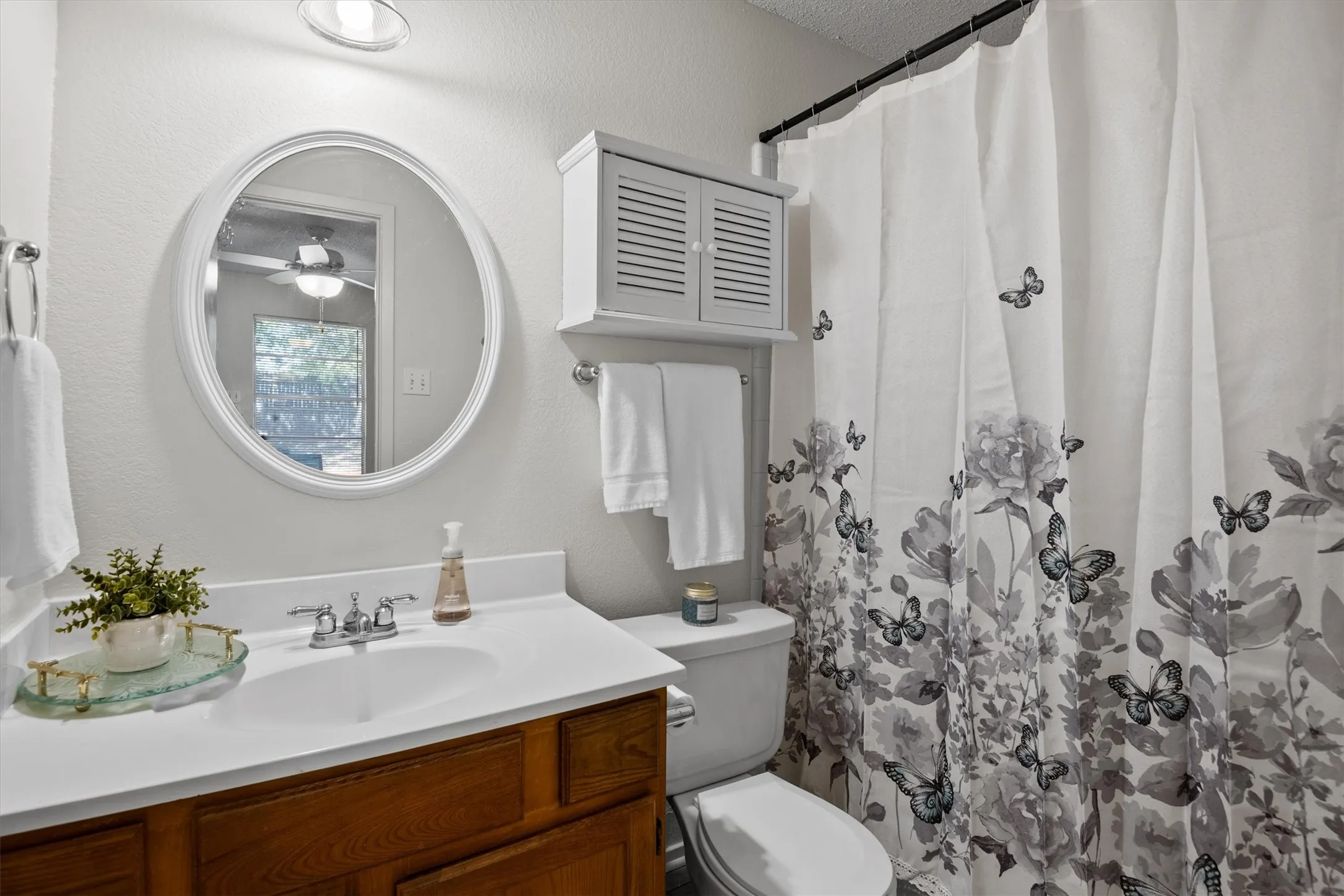 Single Family Residence For Sale in Tarrant County , 811 Woodland Court, Kennedale, Texas 76060, 2 Bedroom, 2 Bathroom, Garage spaces, 990 Sqft, built in 1983, mls#21392943, Real Estate Agent in Kennedale, Homes For Sale in Tarrant county, Homes For Sale in Kennedale, Realtor in Kennedale Texas, Real Estate Brokerage Independent Realty Texas, Luminita Cordes Realtor